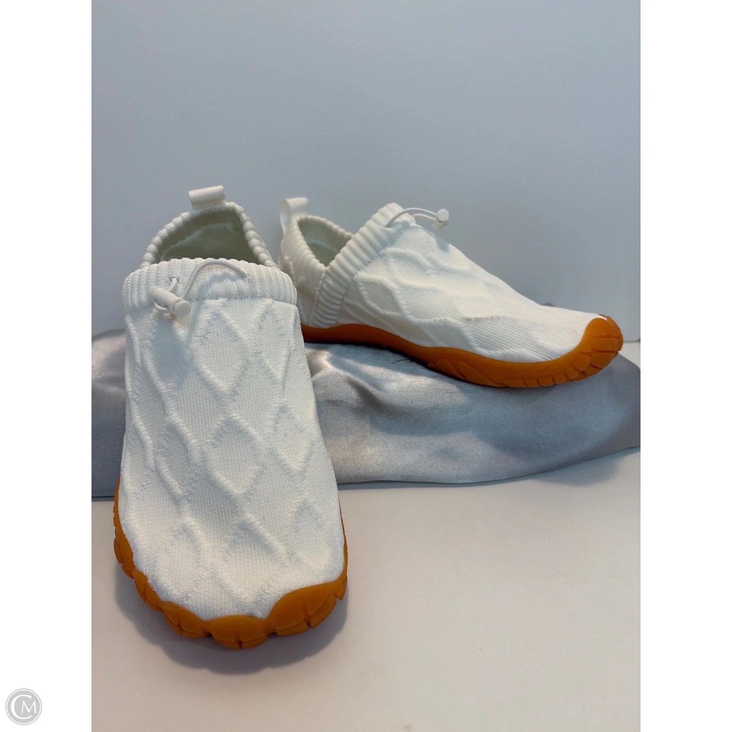 Shoes Flats By Clothes Mentor In White, Size: 8.5