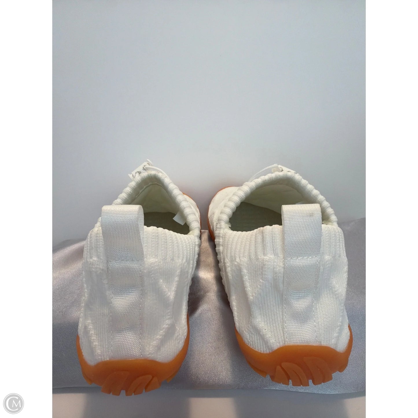 Shoes Flats By Clothes Mentor In White, Size: 8.5