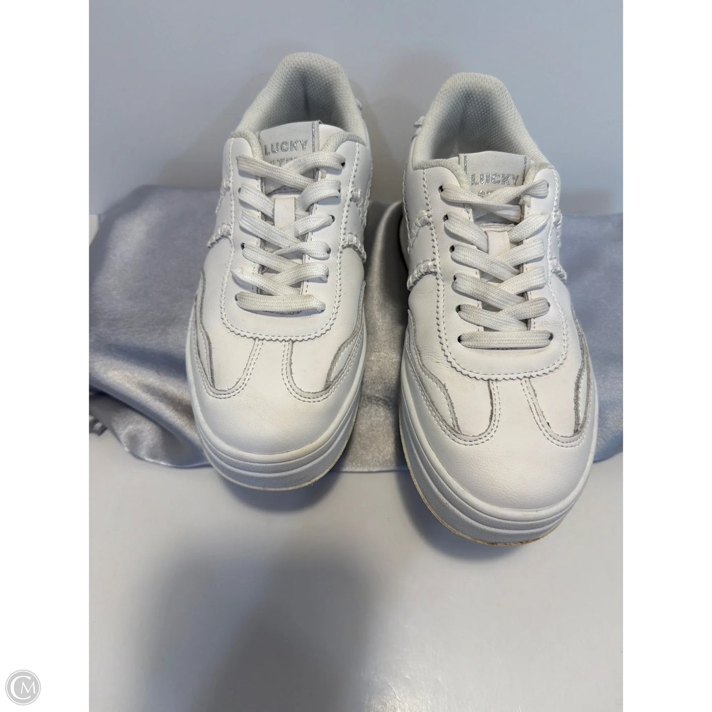 Shoes Sneakers By Clothes Mentor In White, Size: 6