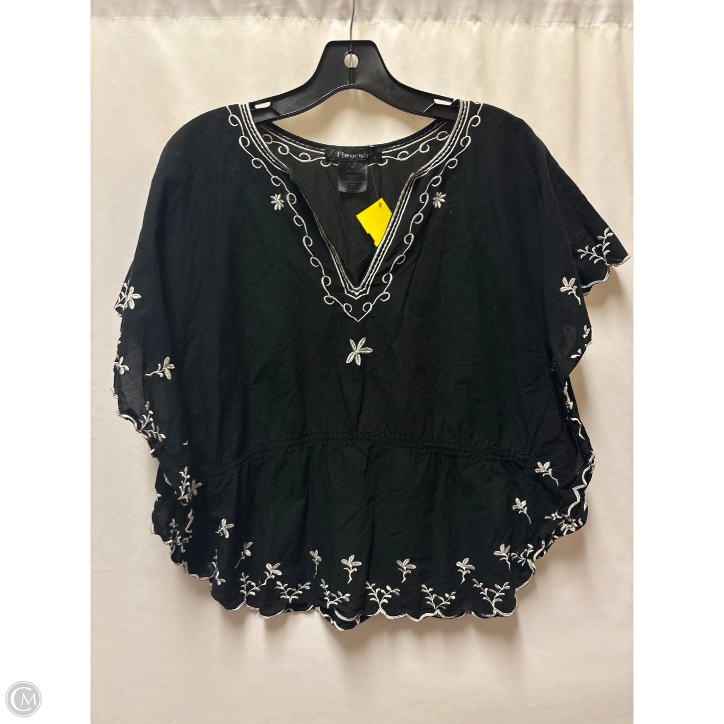 Top Short Sleeve By Clothes Mentor In Black, Size: M