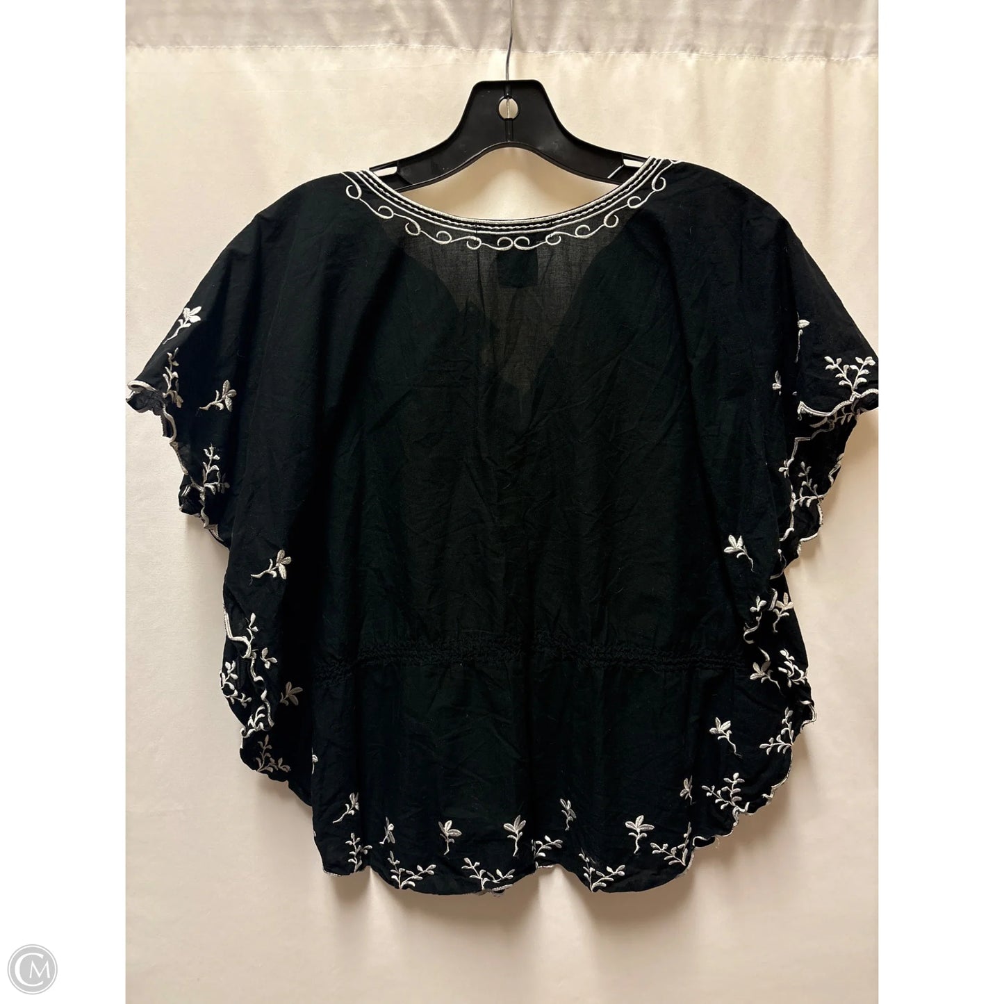 Top Short Sleeve By Clothes Mentor In Black, Size: M