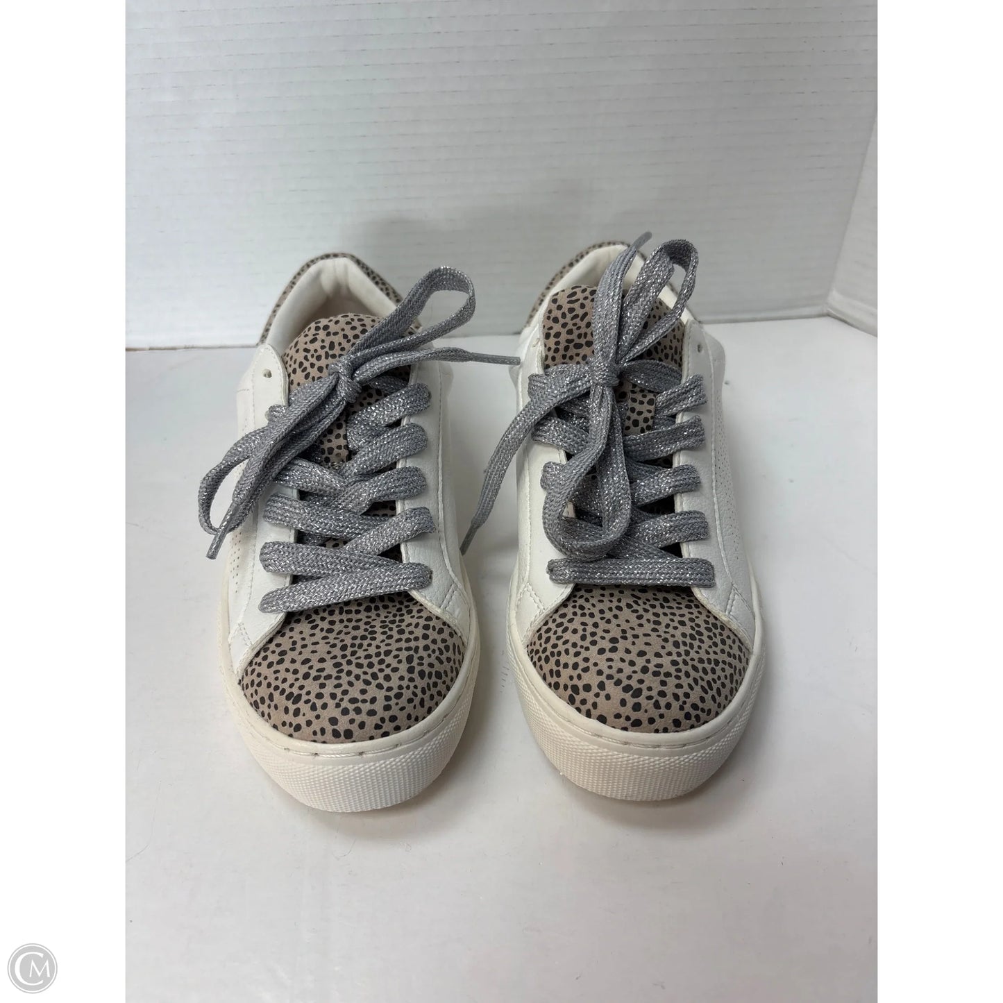 Shoes Sneakers By Universal Thread In White, Size: 8.5
