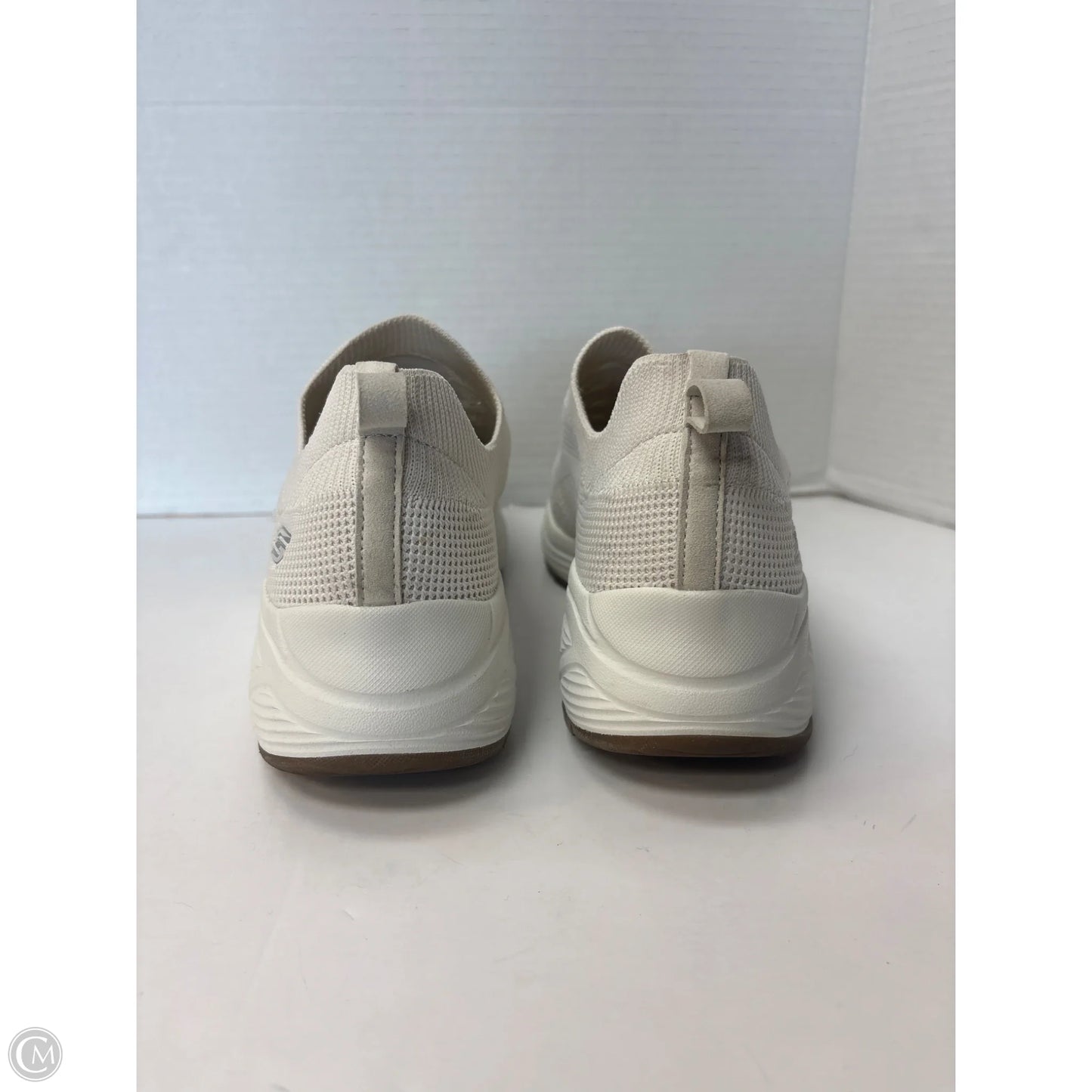 Shoes Athletic By Skechers In Cream, Size: 9