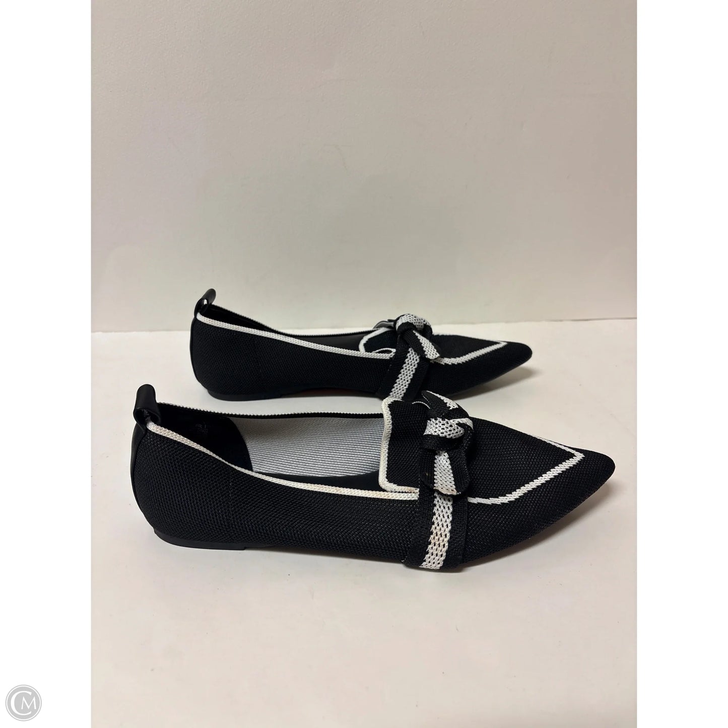 Shoes Flats By Tahari In Black & White, Size: 10
