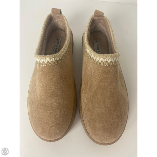 Shoes Flats By Clothes Mentor In Beige, Size: 9.5