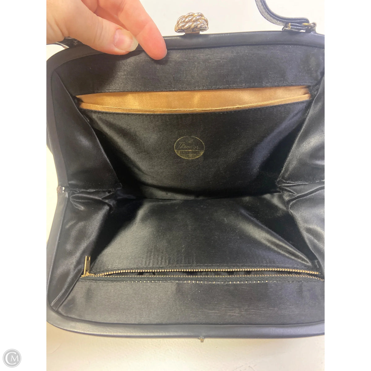 Handbag By Clothes Mentor, Size: Medium