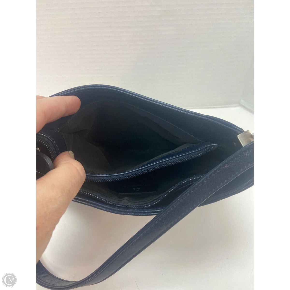 Handbag By Liz Claiborne, Size: Medium