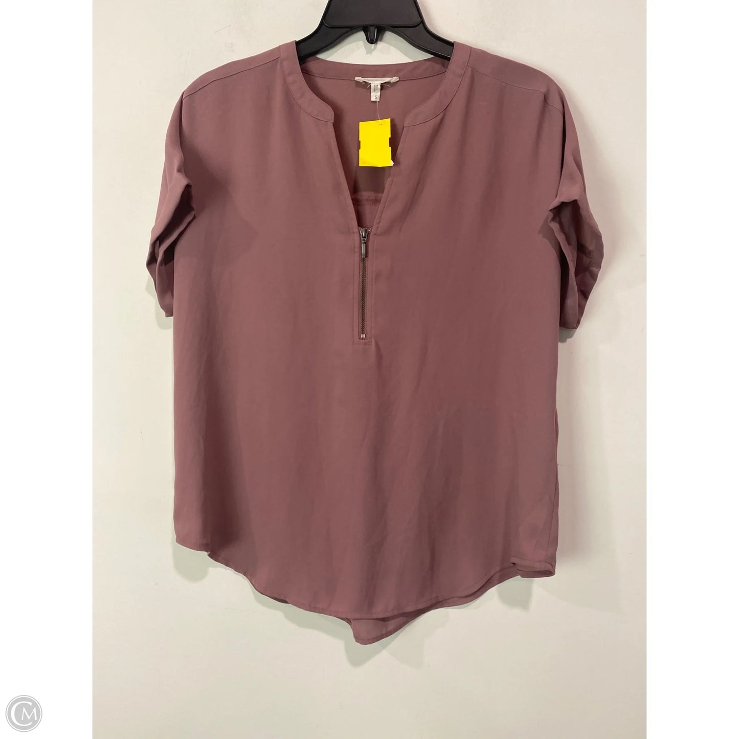 Top Short Sleeve By Maurices In Taupe, Size: S