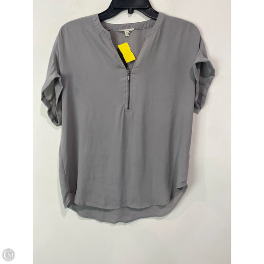 Top Short Sleeve By Maurices In Grey, Size: S