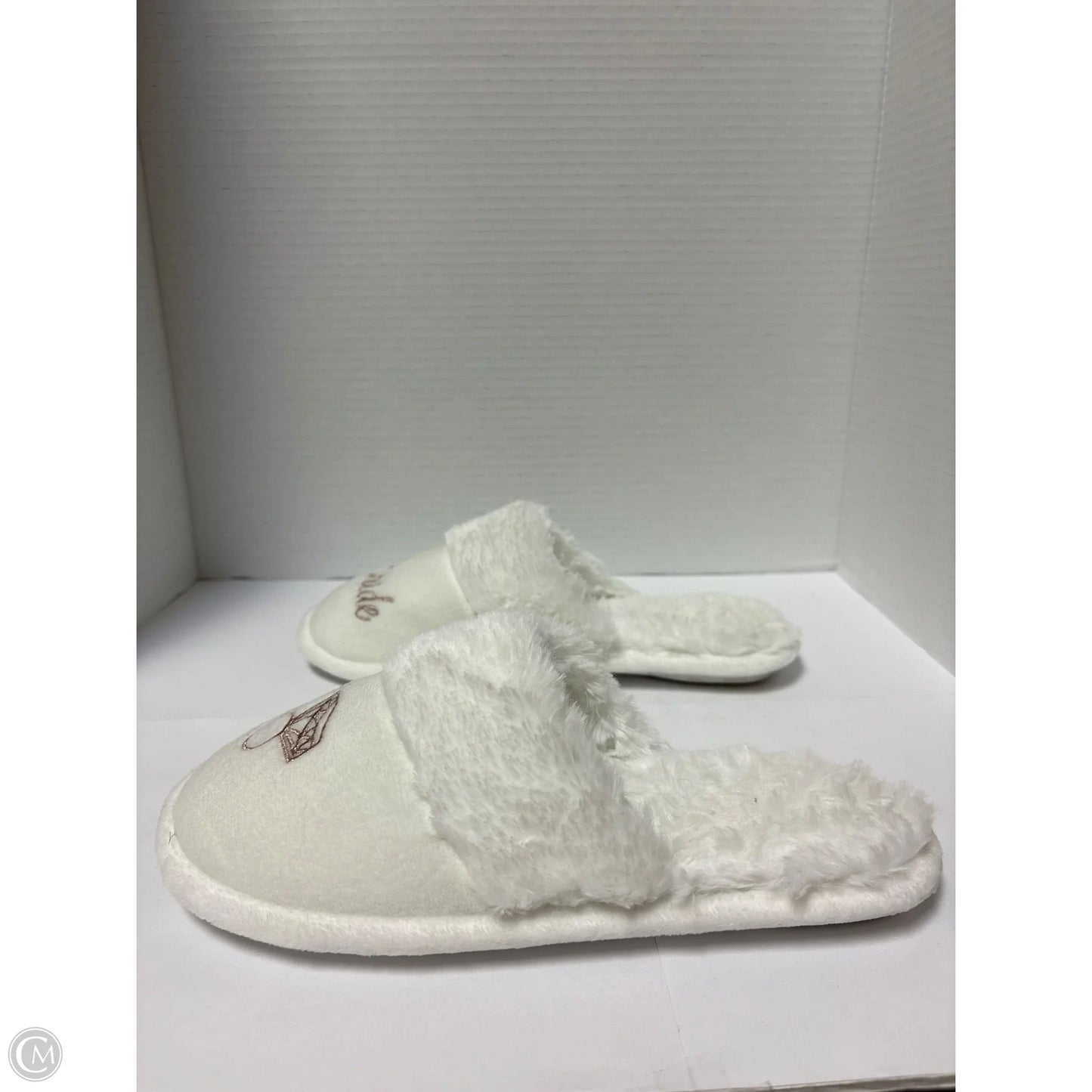 Slippers By Clothes Mentor In White