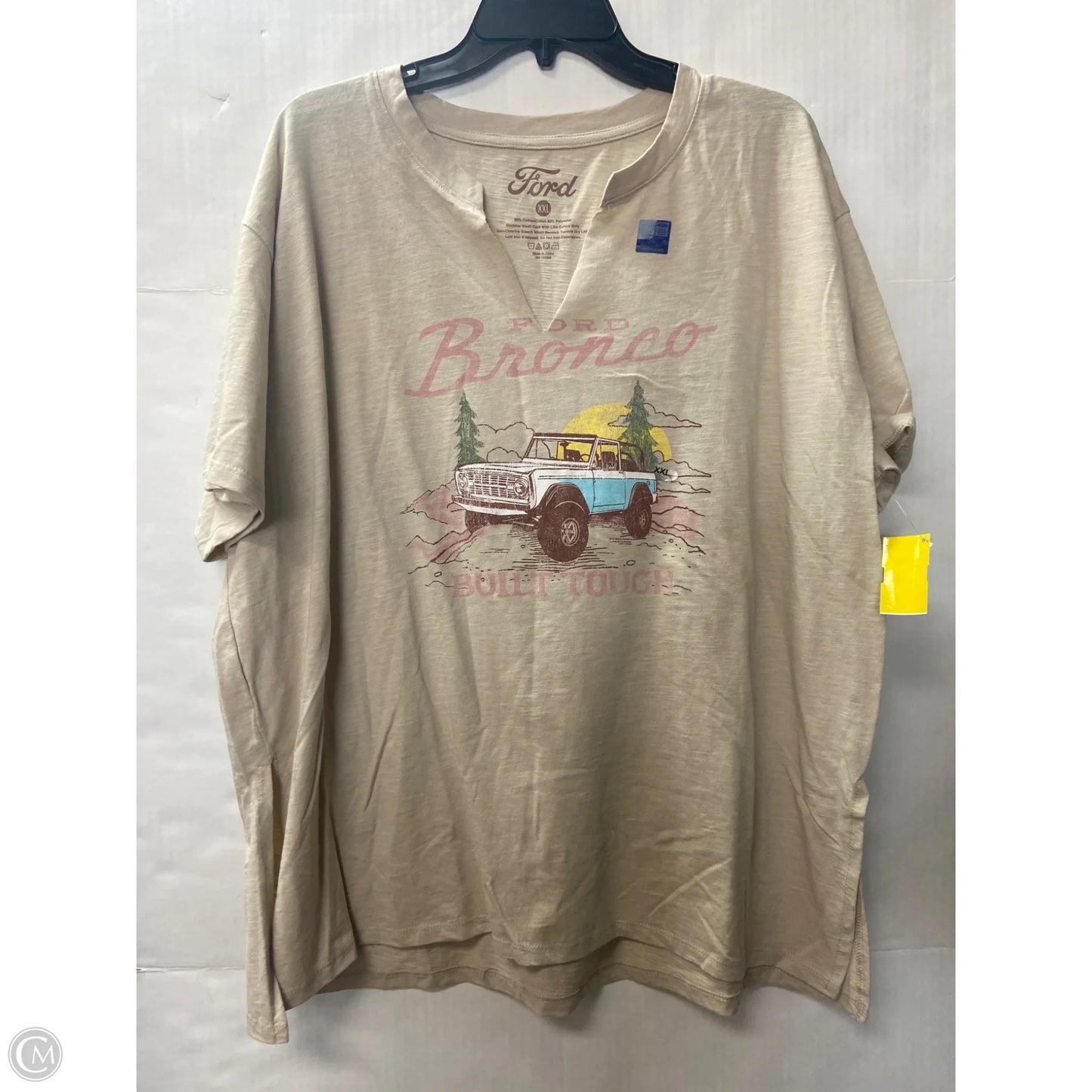Top Short Sleeve By Maurices In Beige, Size: Xxl