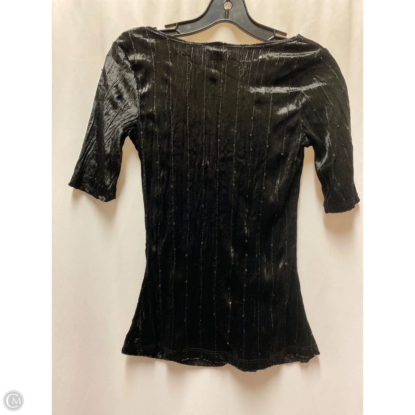 Top Short Sleeve By Clothes Mentor In Black, Size: S
