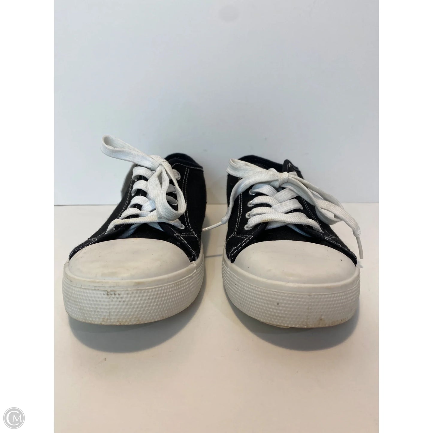 Shoes Sneakers By Clothes Mentor In Black, Size: 7