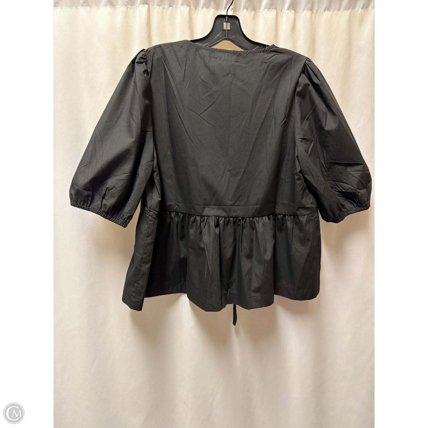 Top Short Sleeve By Clothes Mentor In Black, Size: M