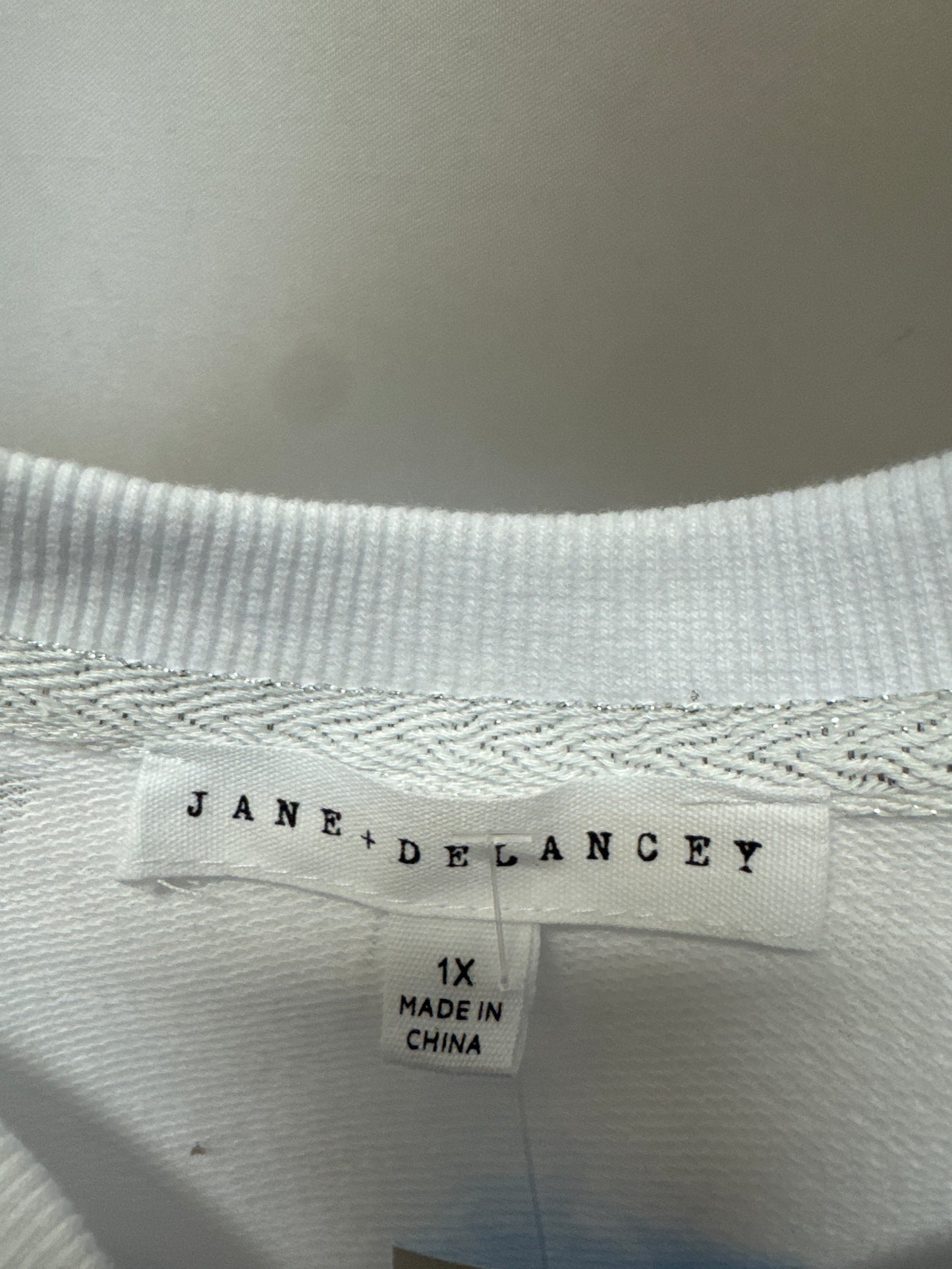 Top Short Sleeve By Jane And Delancey In White, Size: 1x