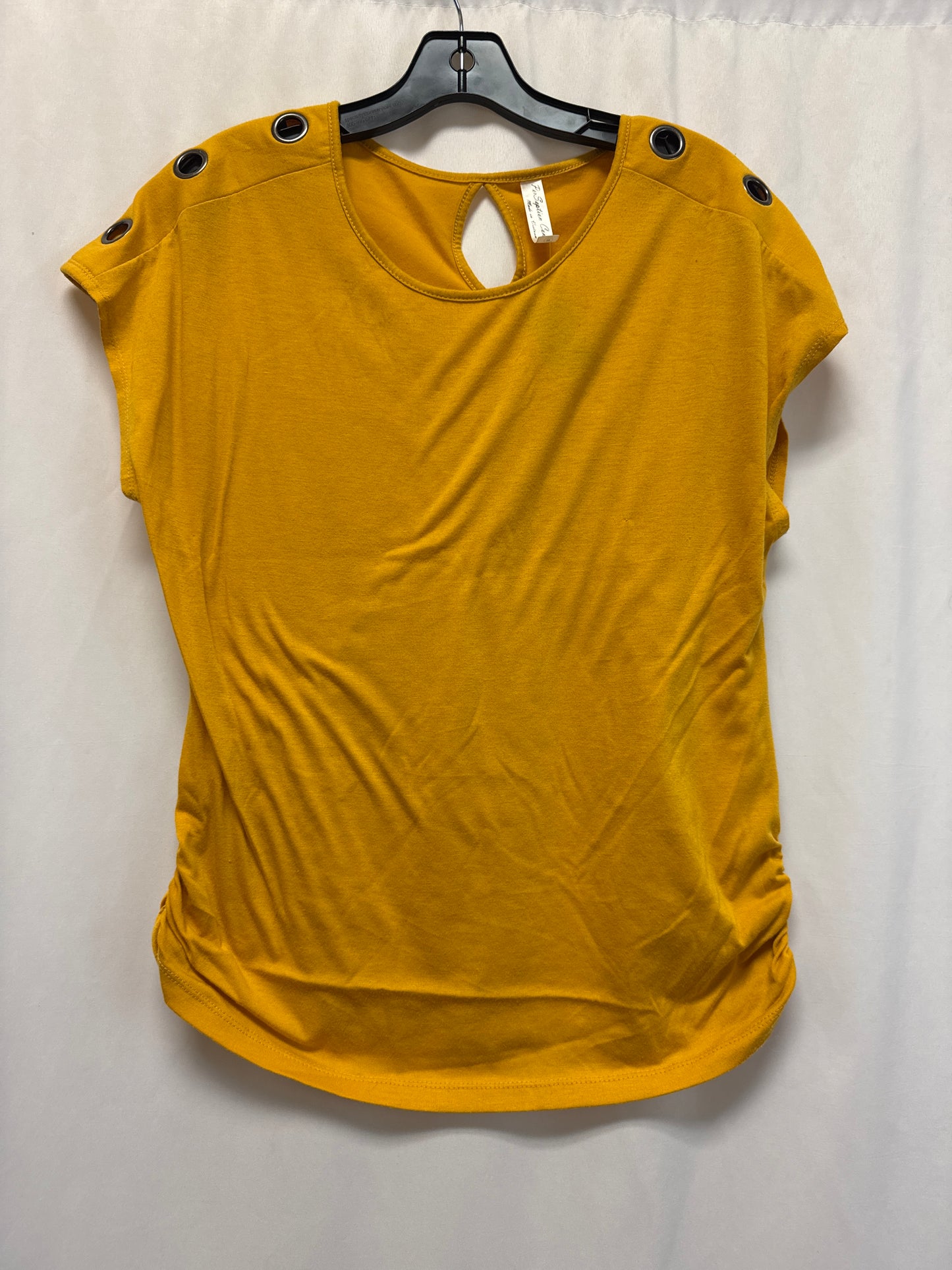 Top Short Sleeve By Perseption Concept In Yellow, Size: M