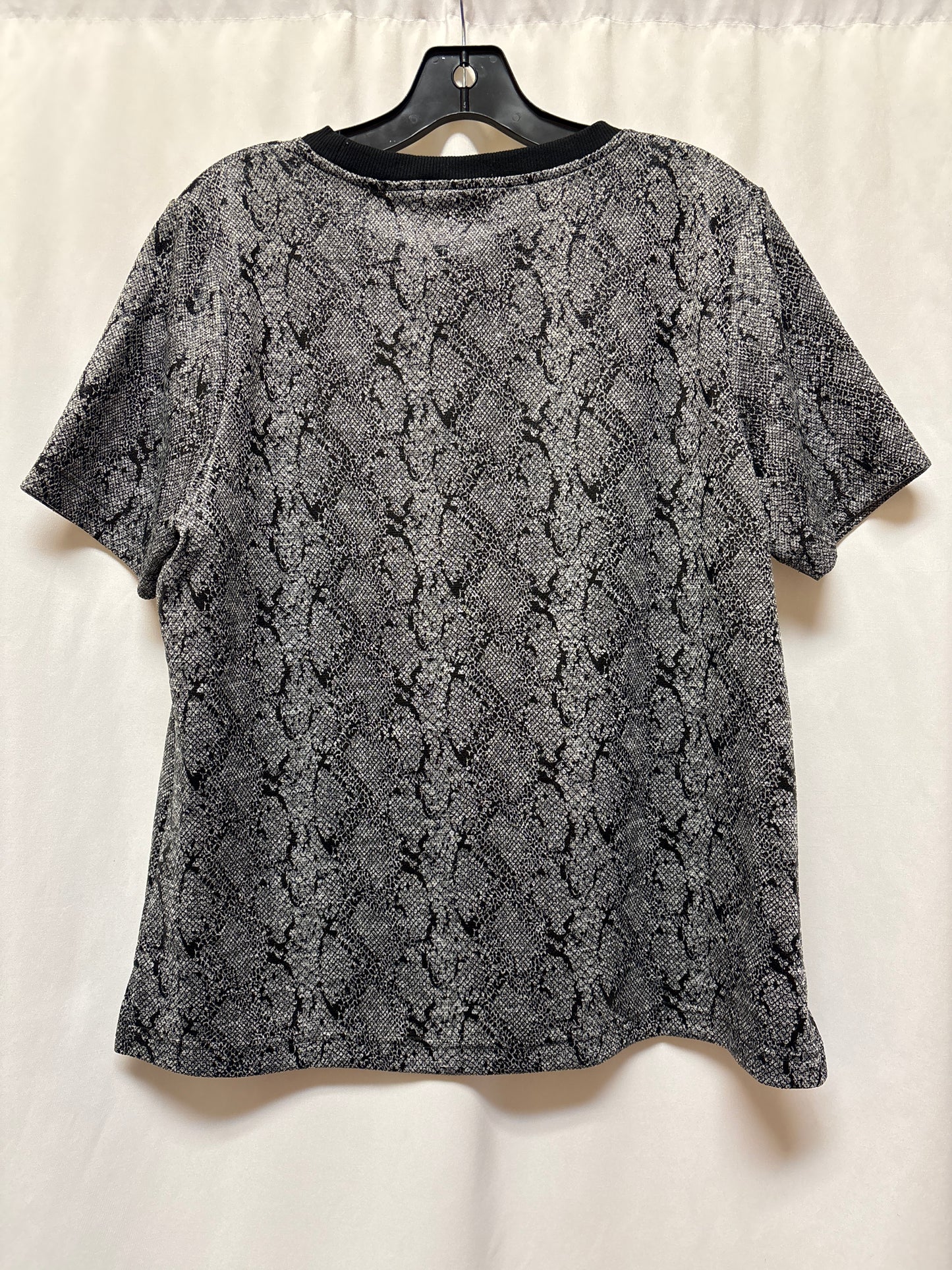 Top Short Sleeve By Chicos In Grey, Size: L