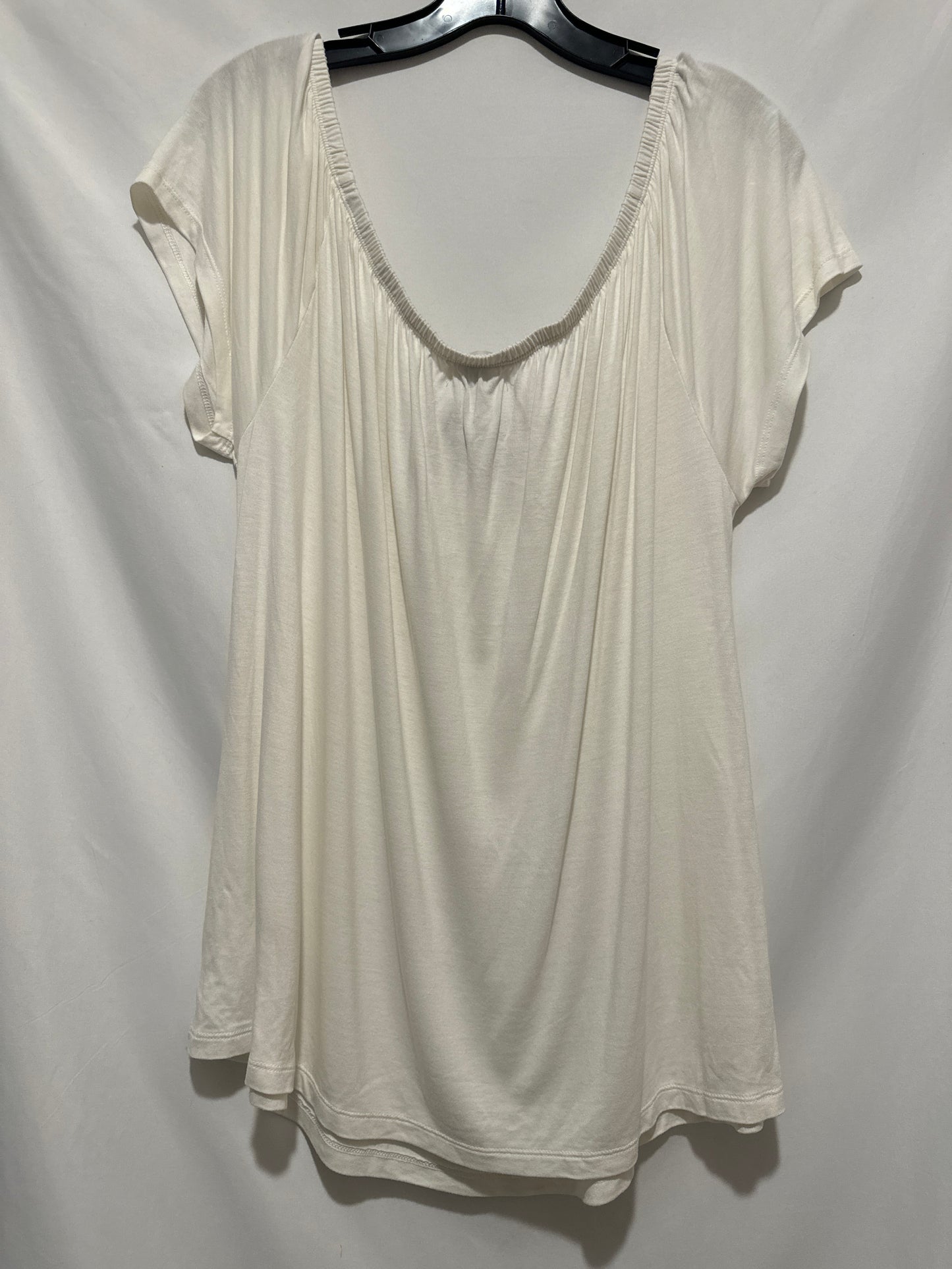 Top Short Sleeve By Old Navy In White, Size: Xl