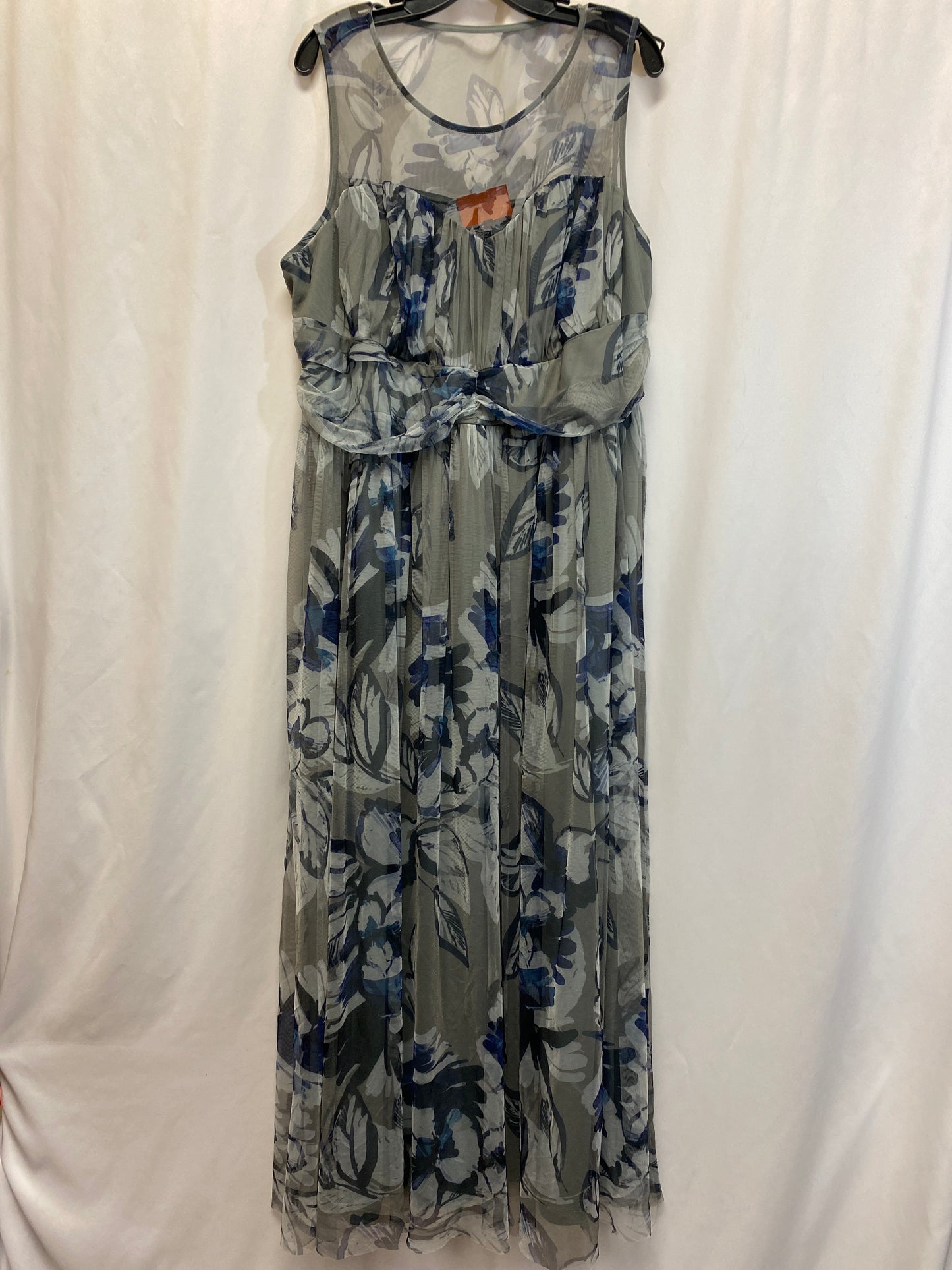 Dress Party Long By Clothes Mentor In Grey, Size: 2x