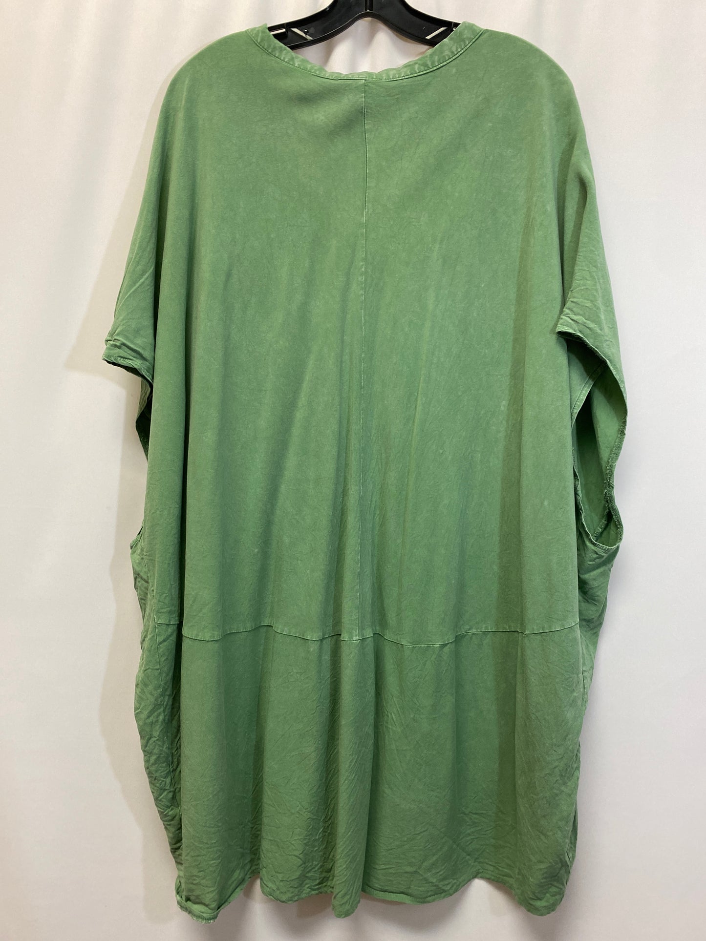 Green Top Short Sleeve Easel, Size 2x