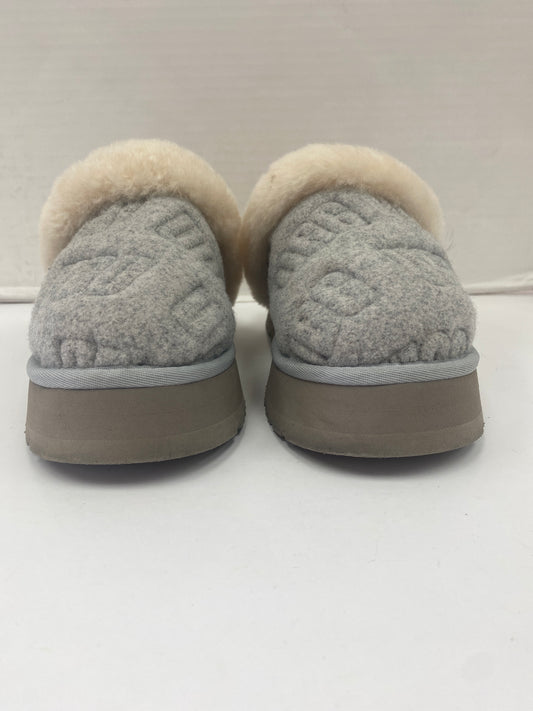 Slippers By Ugg  Size: 7