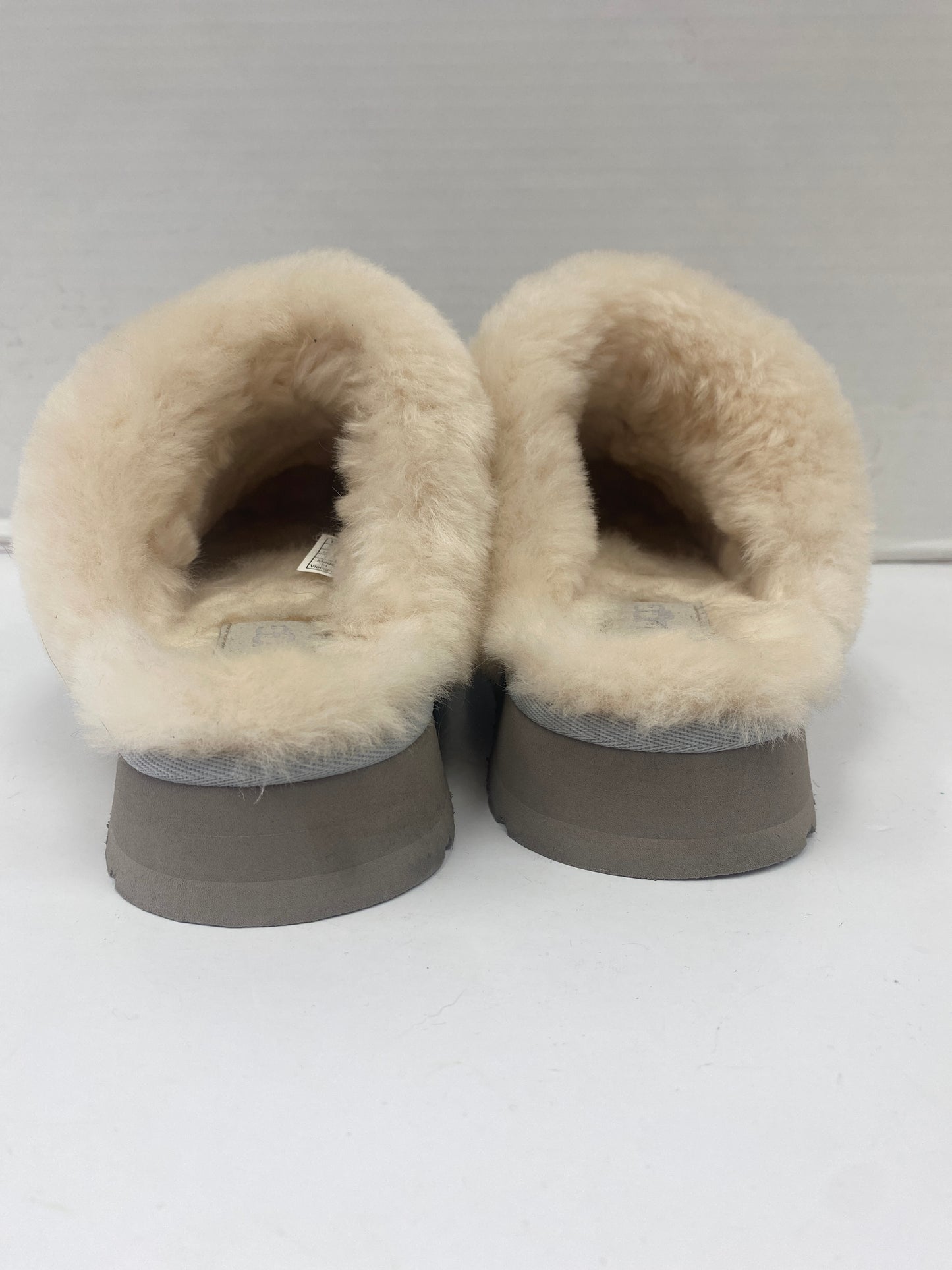 Slippers By Ugg  Size: 7