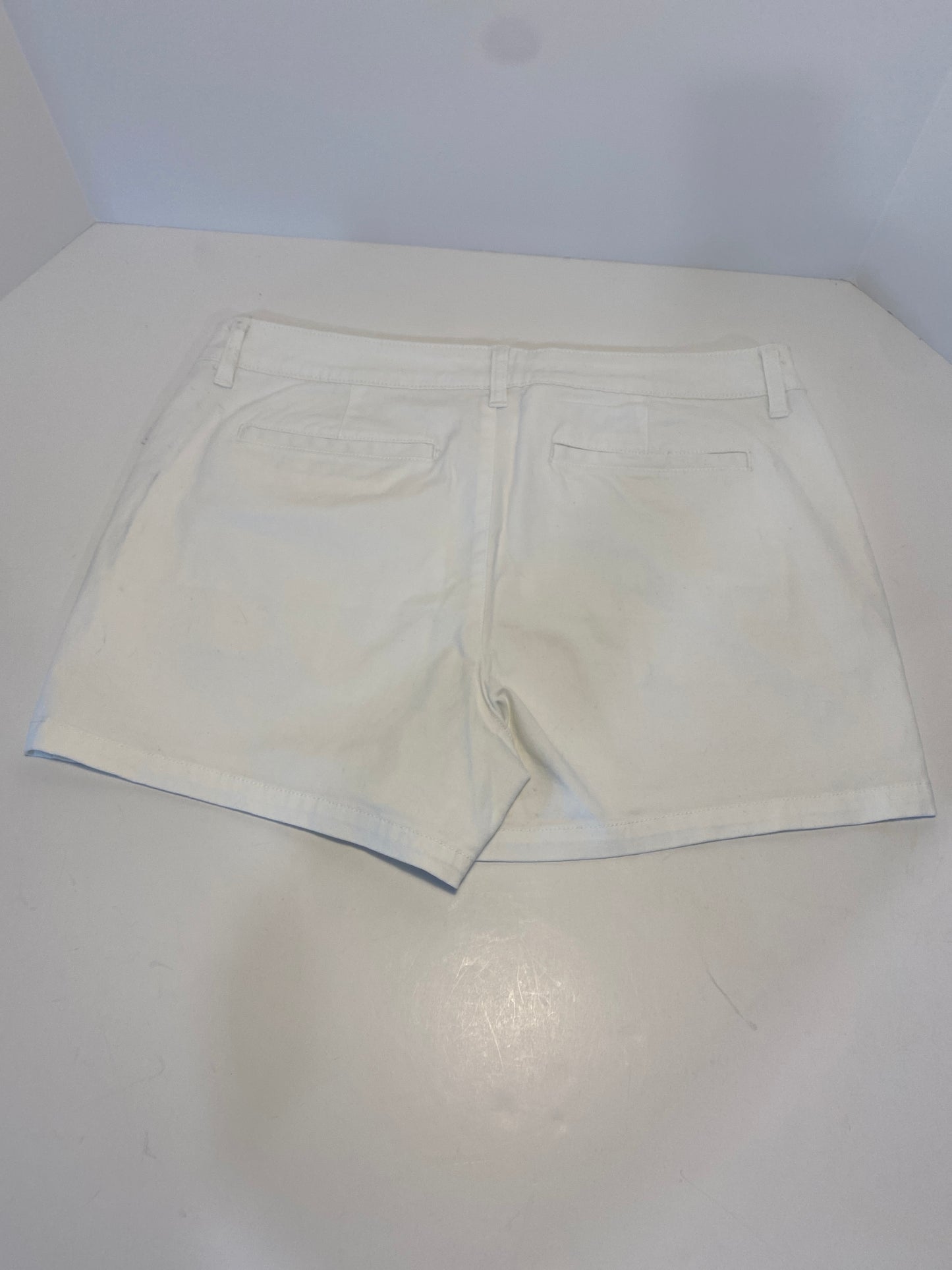 White Shorts Ana, Size 12