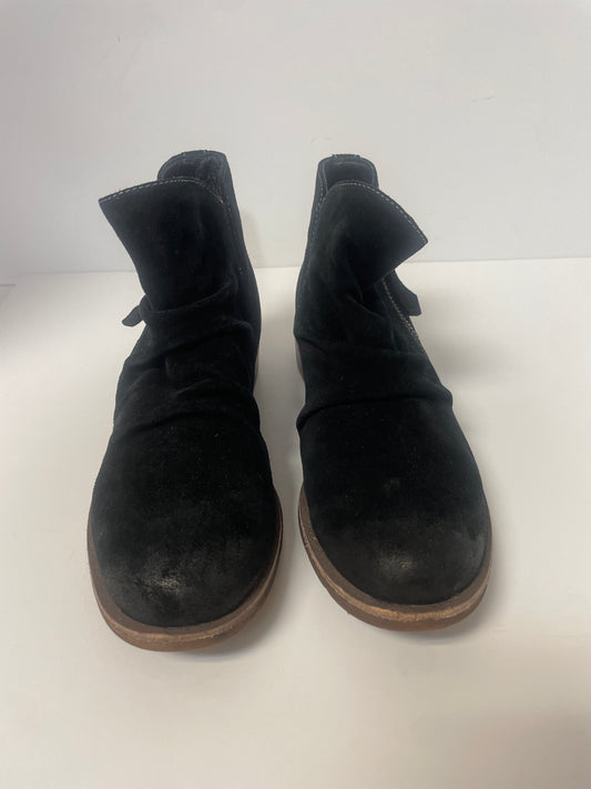 Black Boots Ankle Flats Sofft, Size 8