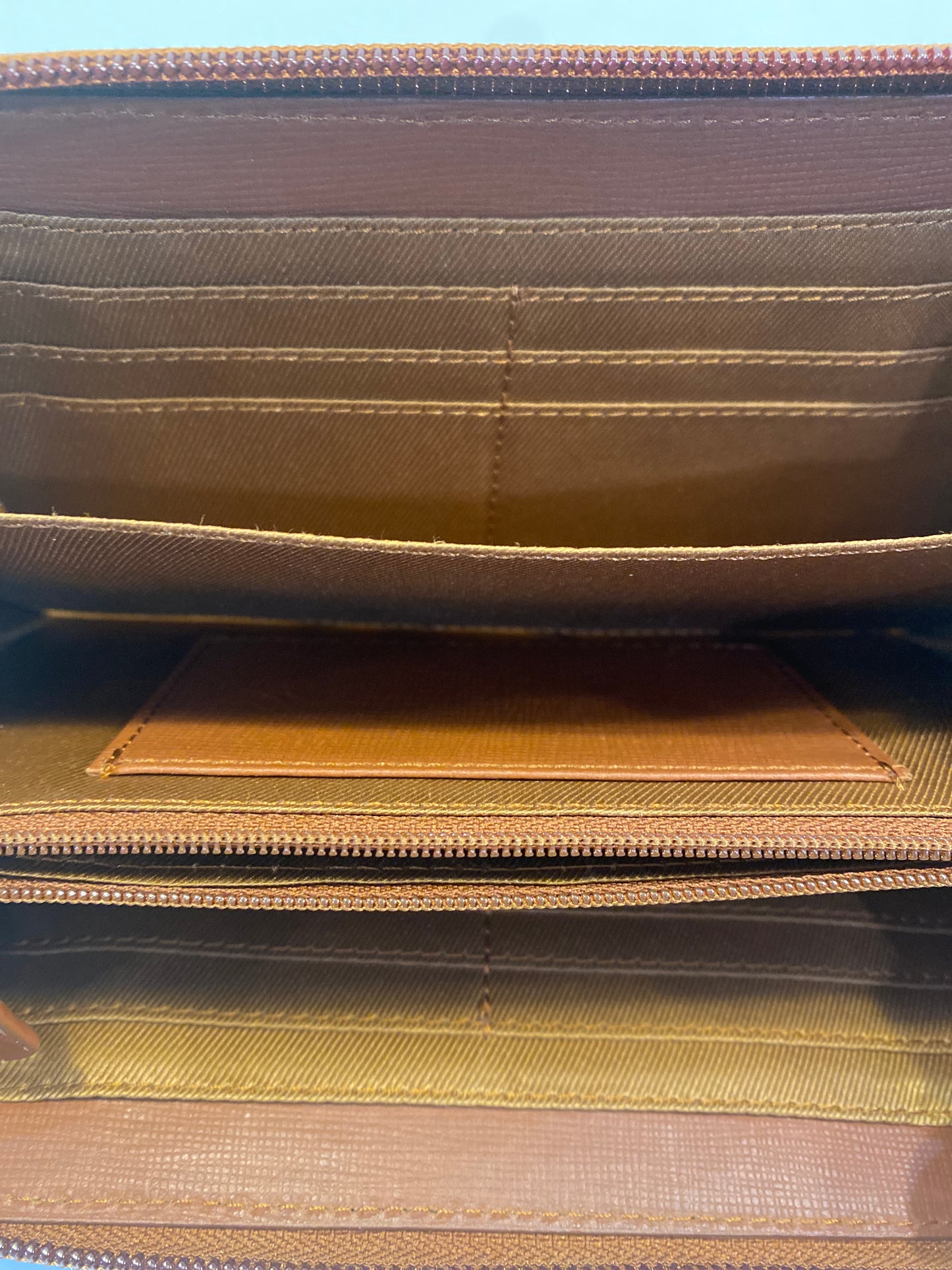 Wallet Clothes Mentor, Size Large