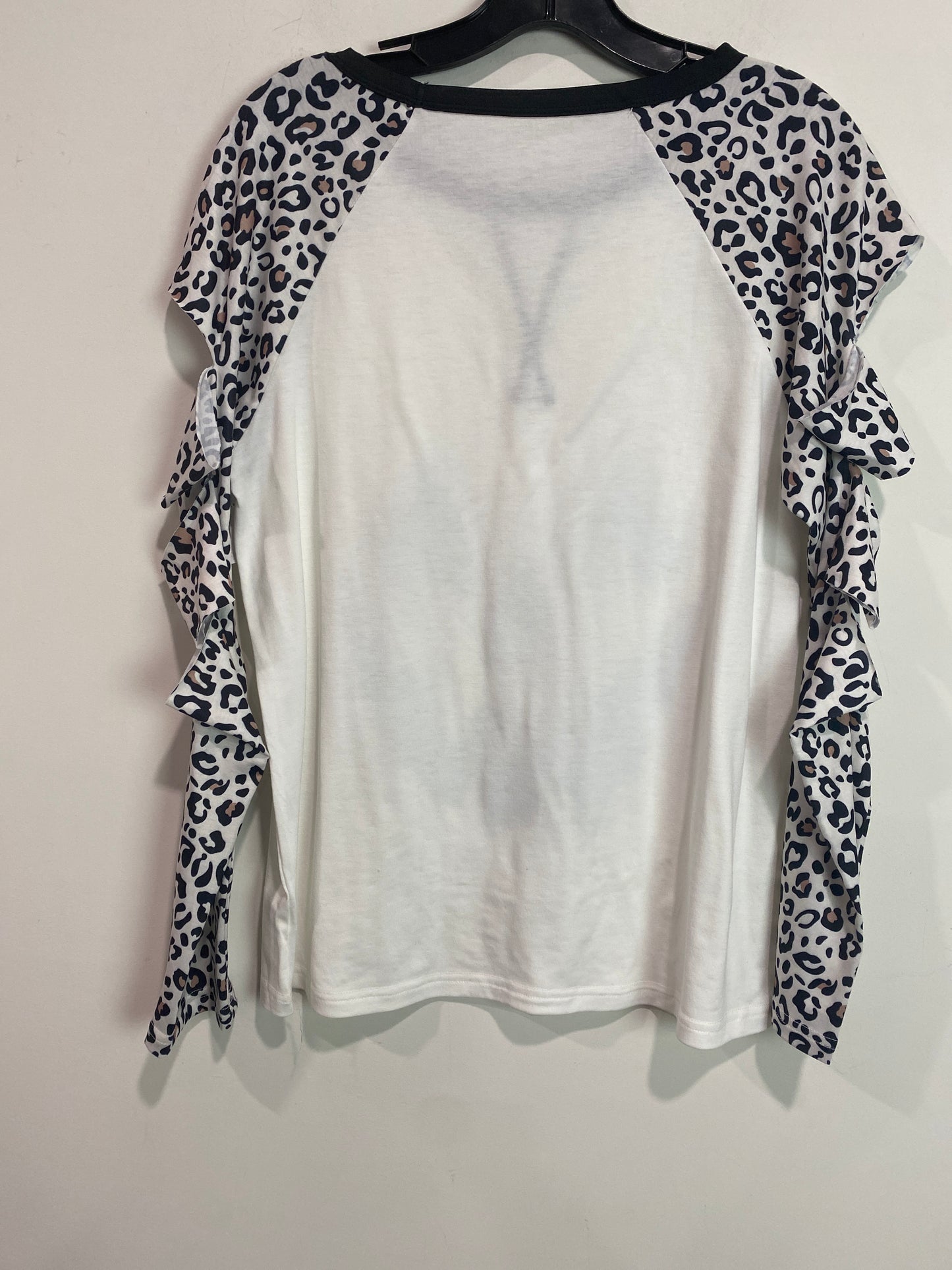 Top Long Sleeve By Clothes Mentor In Animal Print, Size: L