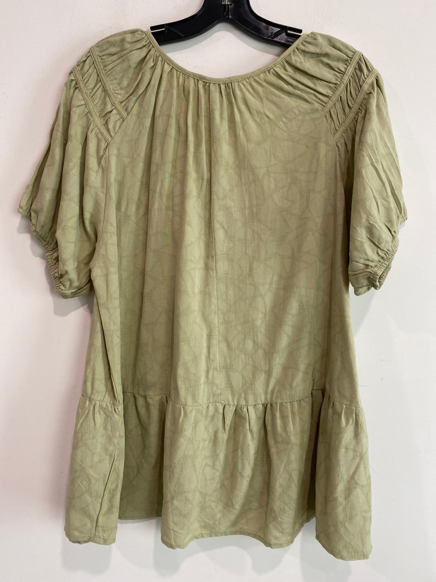 Top Short Sleeve By Clothes Mentor In Green, Size: L