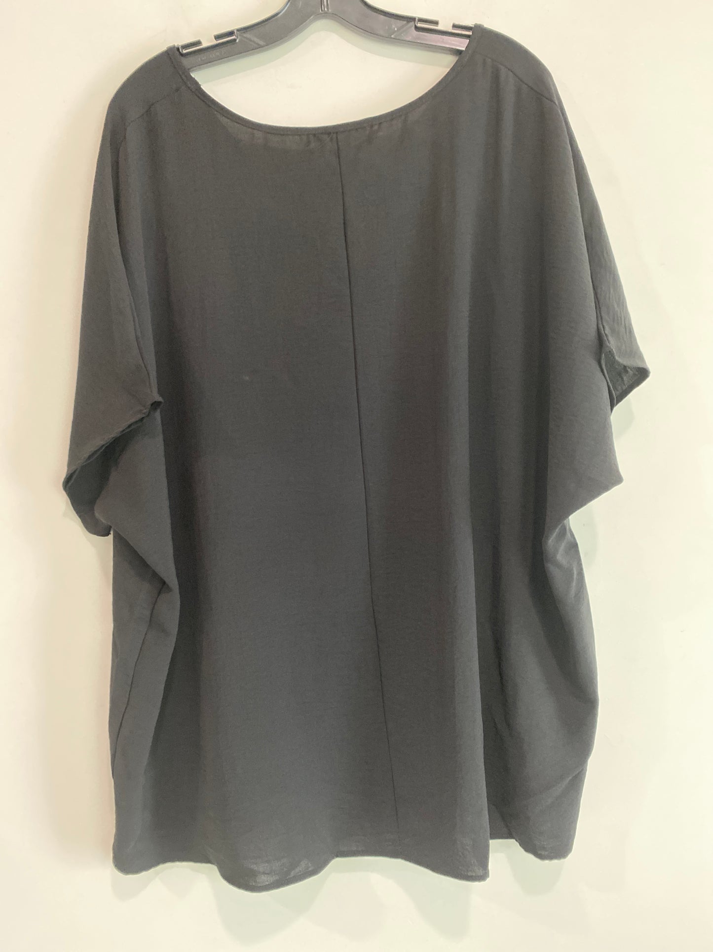 Top Short Sleeve By Entro In Black, Size: 2x