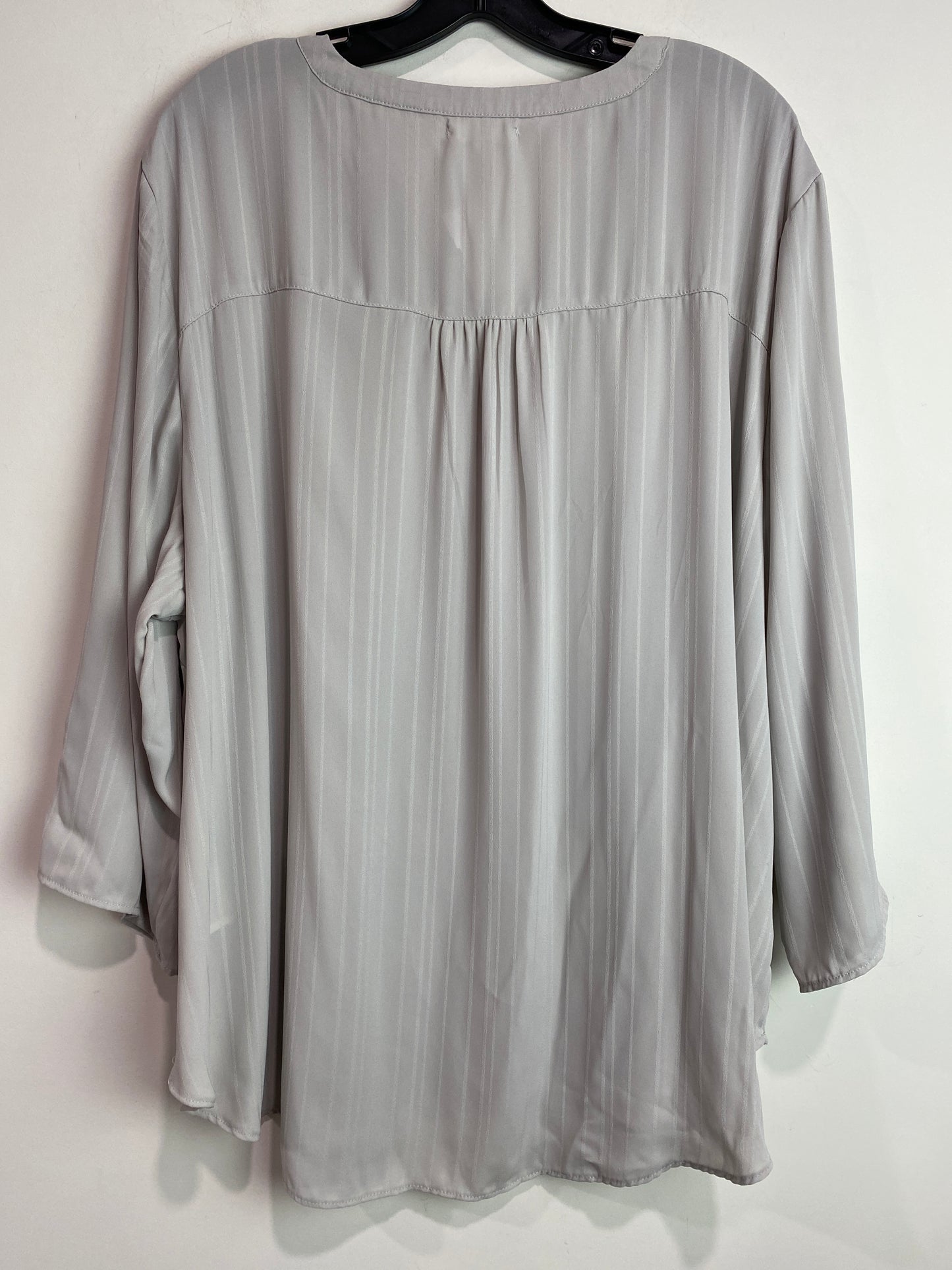 Top Long Sleeve By Maurices In Grey, Size: 3x