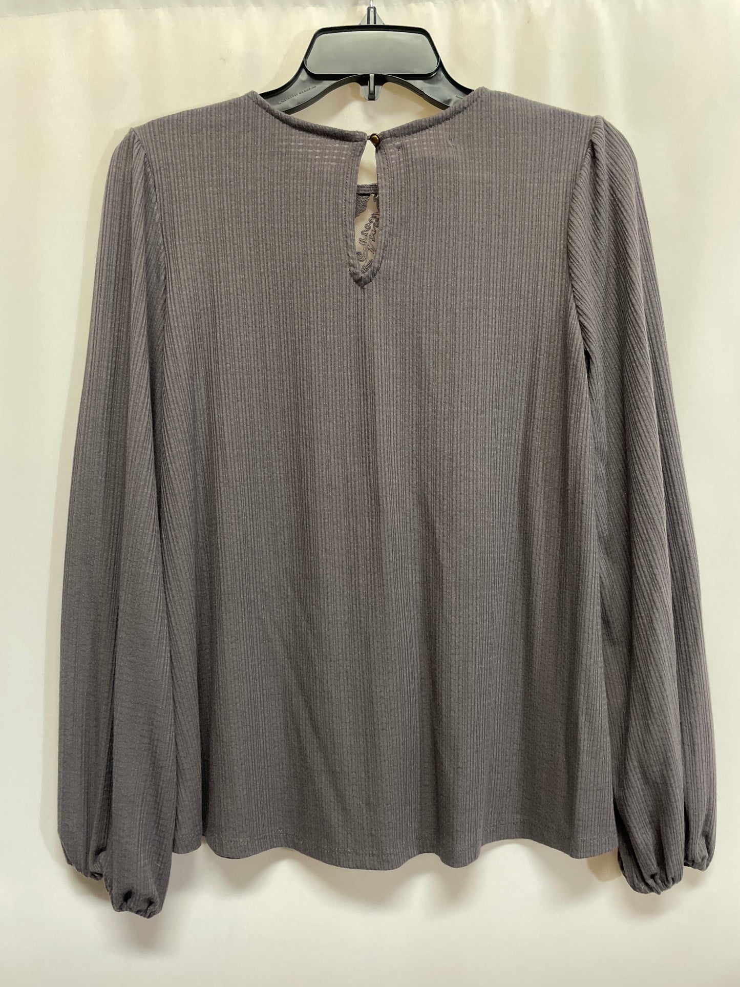 Top Long Sleeve By Maurices In Grey, Size: M