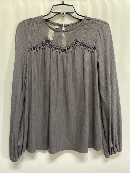 Top Long Sleeve By Maurices In Grey, Size: M