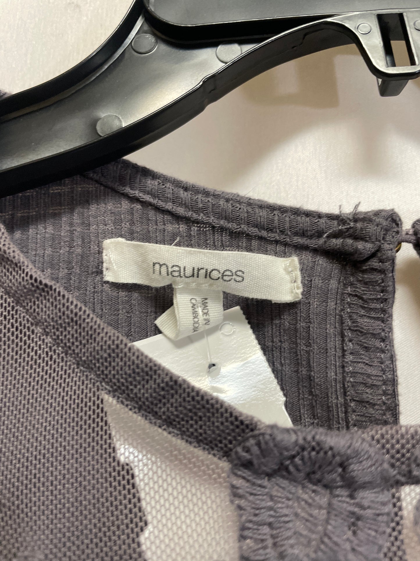 Top Long Sleeve By Maurices In Grey, Size: M