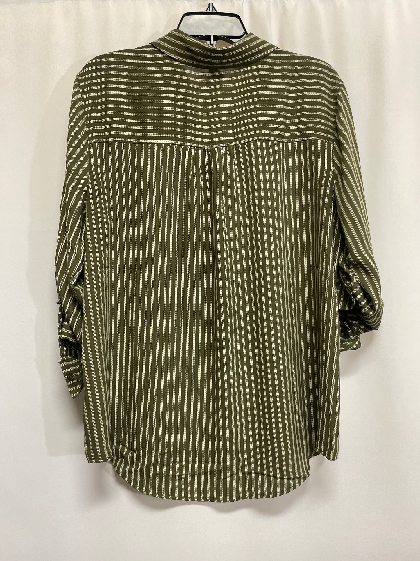 Top Long Sleeve By Maurices In Grey, Size: L