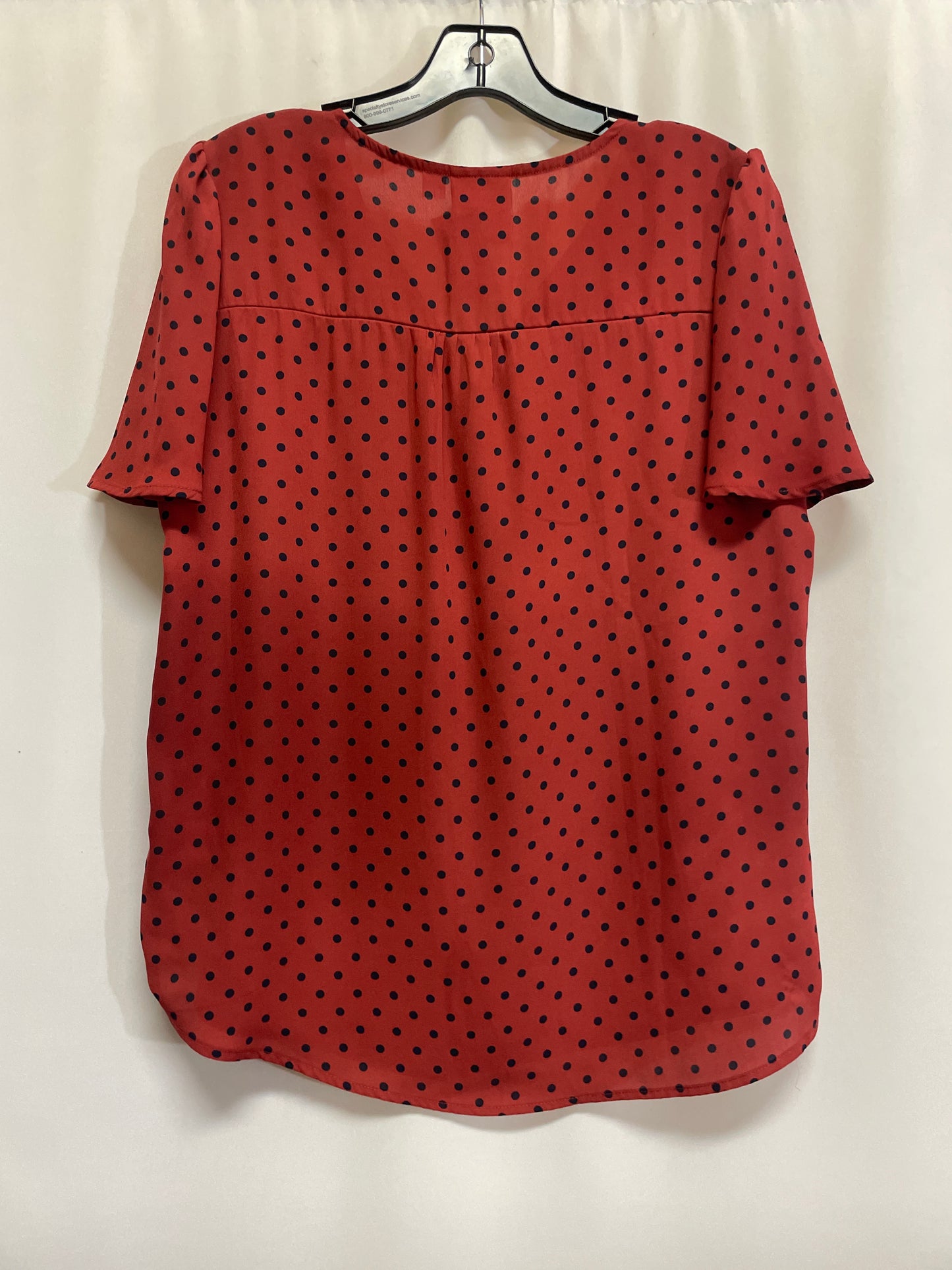 Top Short Sleeve By Clothes Mentor In Red, Size: L