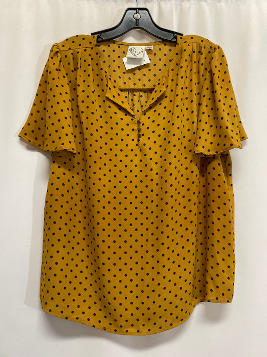 Top Short Sleeve By Clothes Mentor In Yellow, Size: L