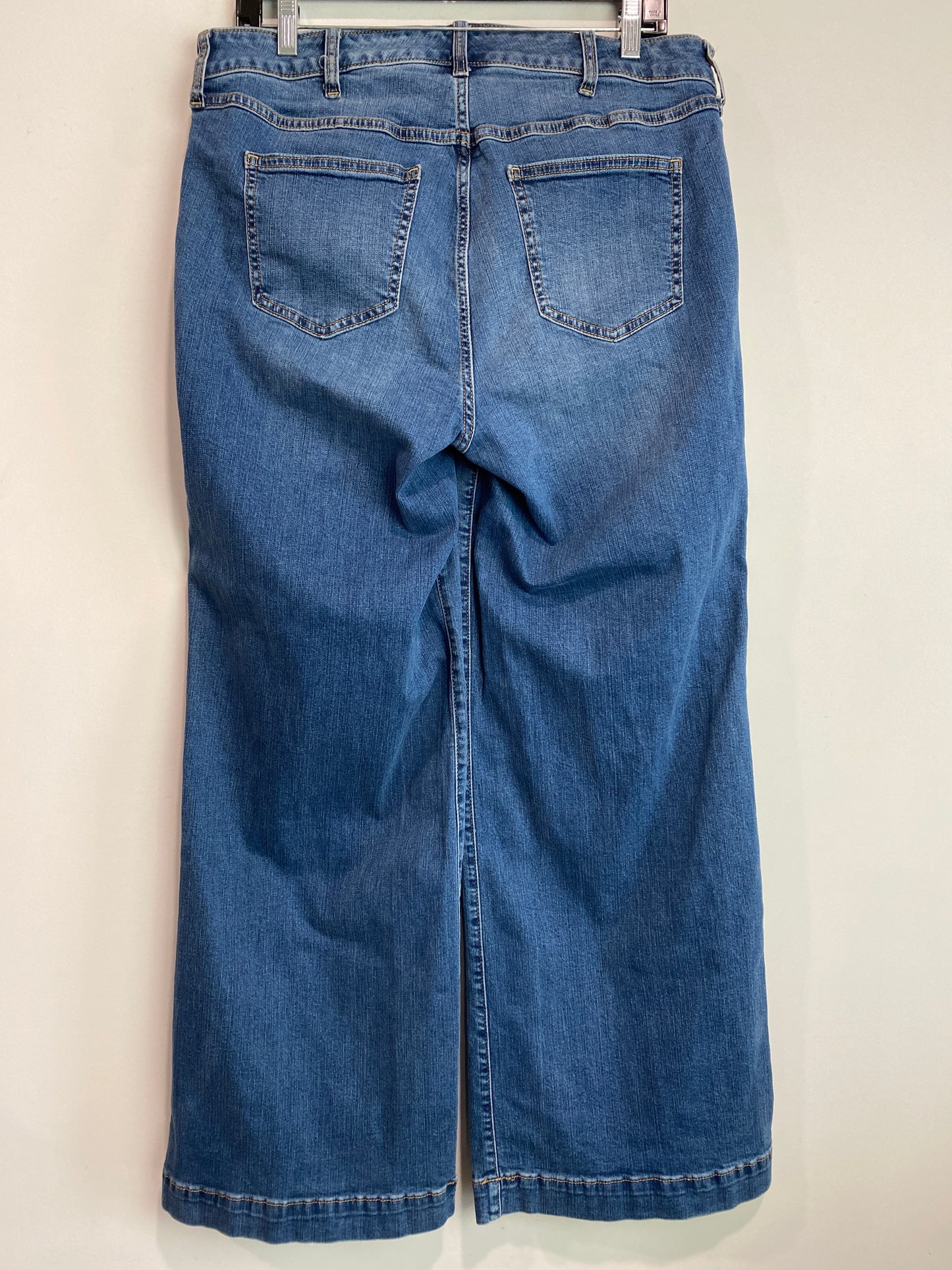 Jeans Flared By Torrid In Blue Denim, Size: 12