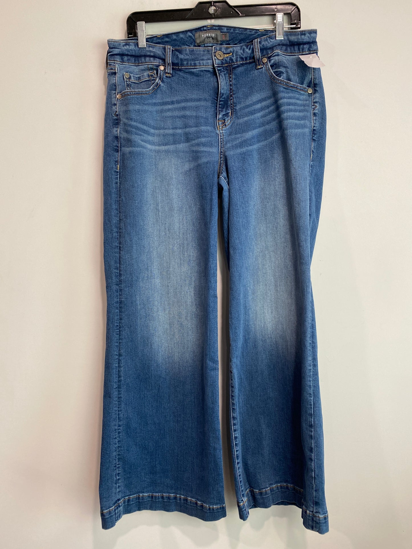 Jeans Flared By Torrid In Blue Denim, Size: 12