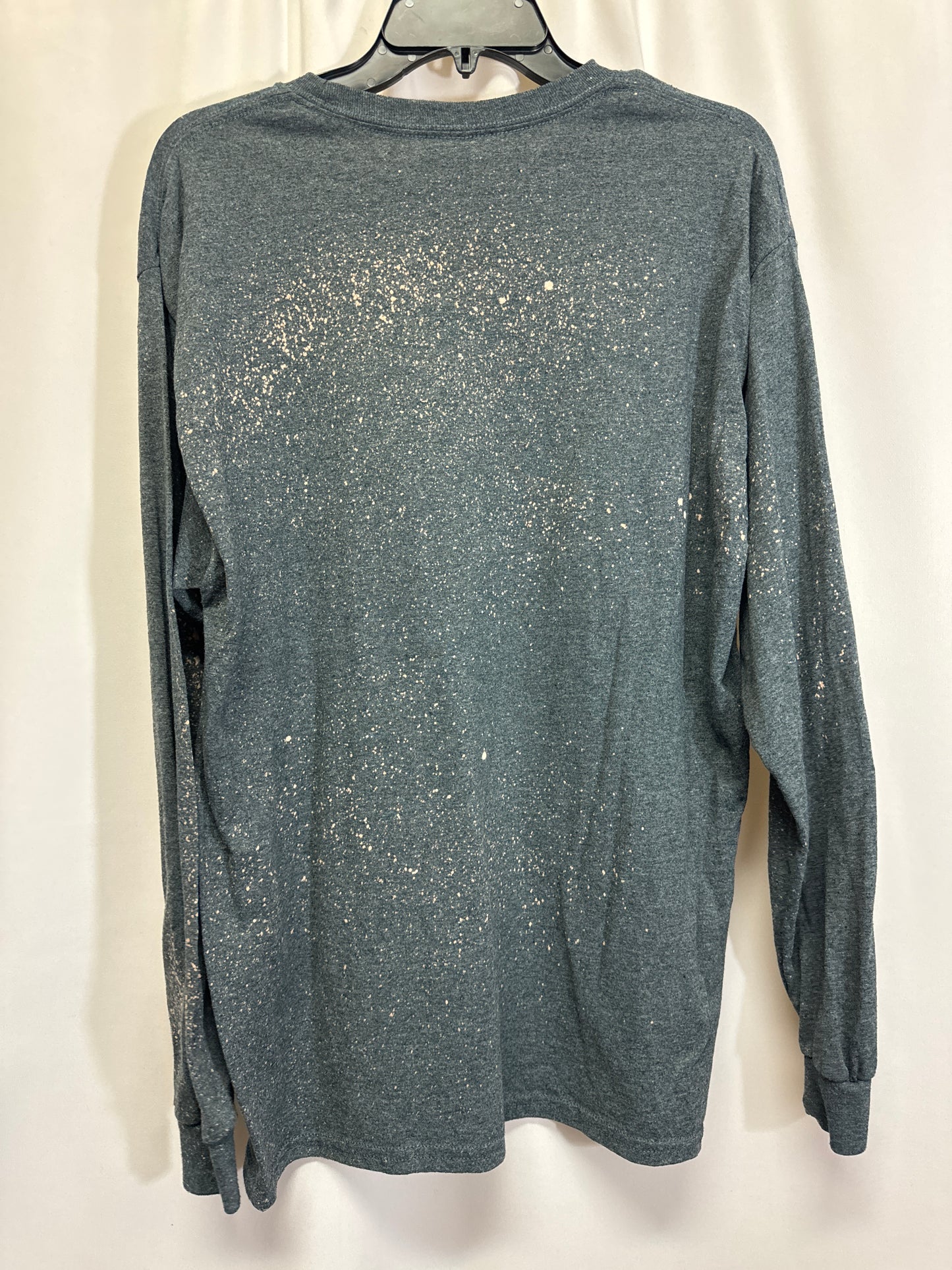 Top Long Sleeve By Gildan In Grey, Size: L