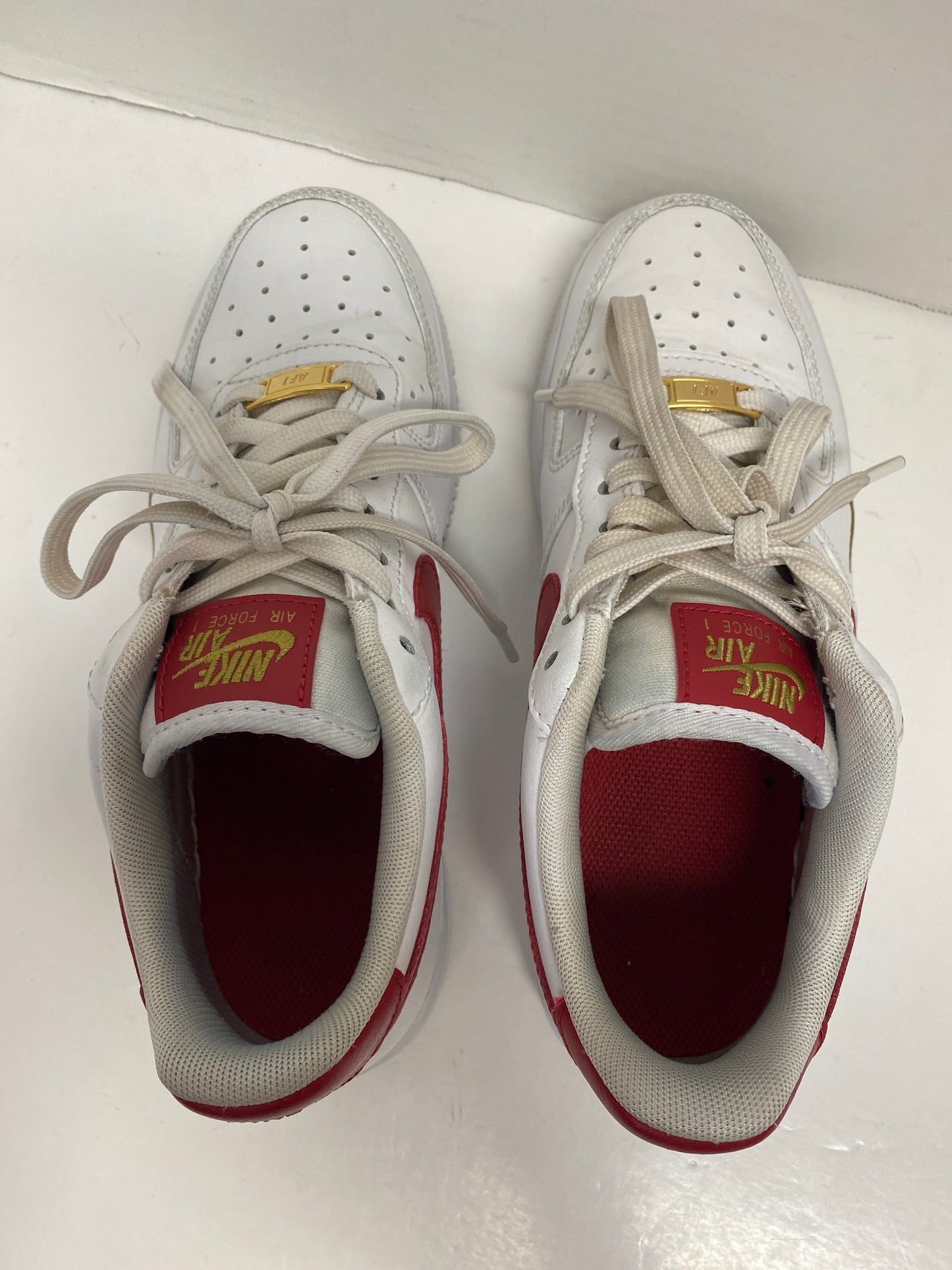 Shoes Sneakers By Nike In Red & White, Size: 7.5