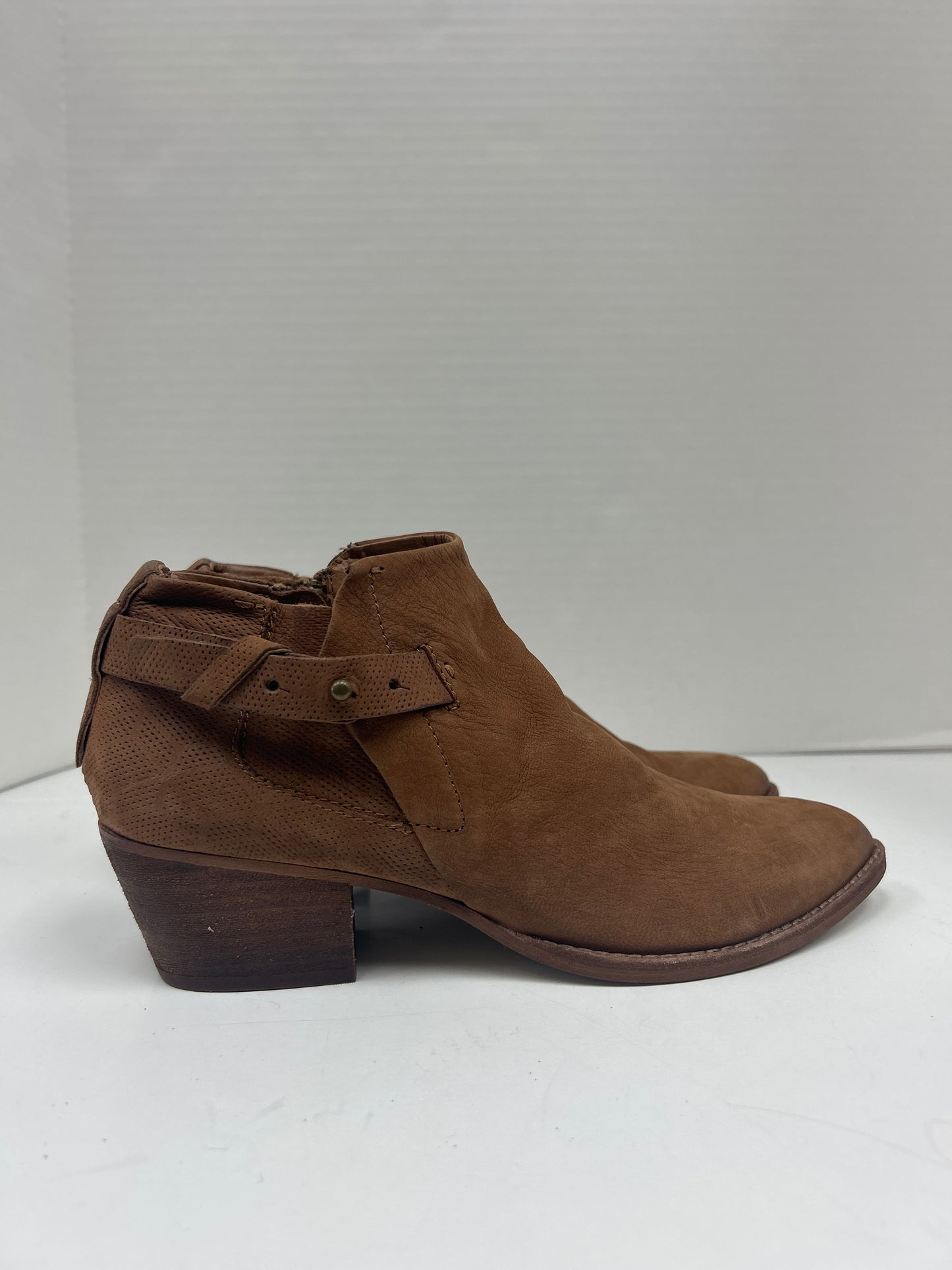 Boots Ankle Heels By Dolce Vita In Brown, Size: 9