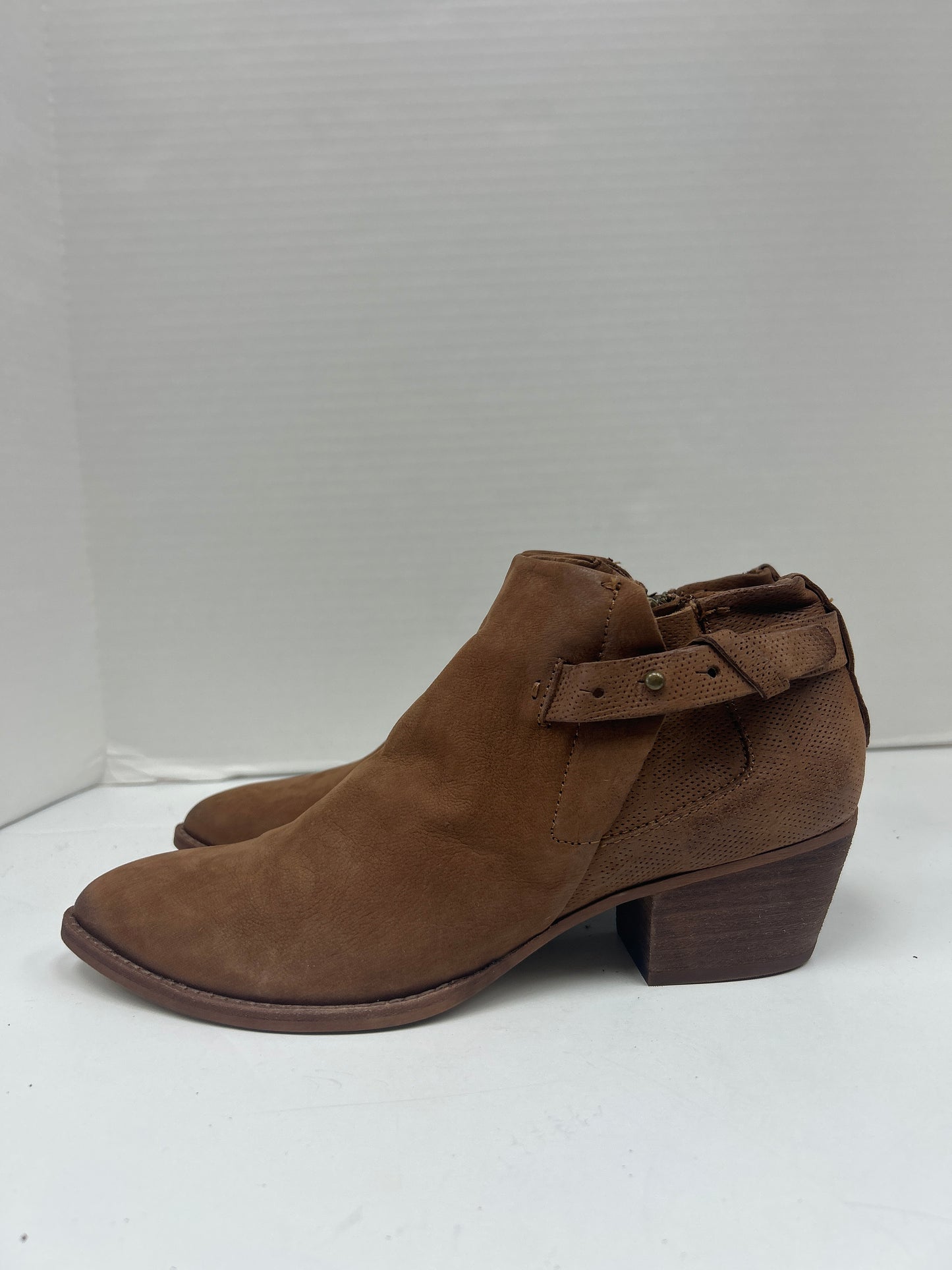 Boots Ankle Heels By Dolce Vita In Brown, Size: 9