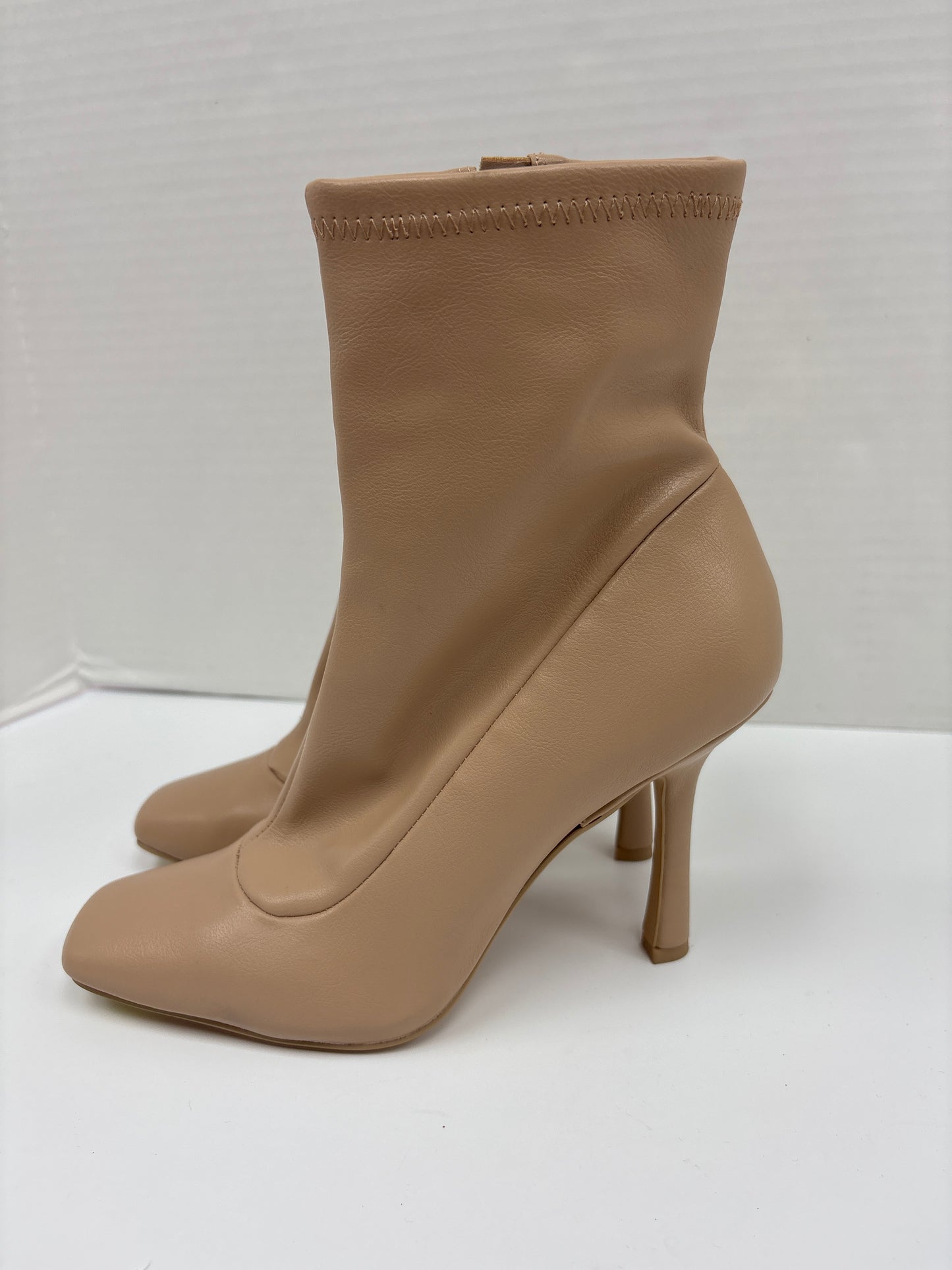 Boots Ankle Heels By Gianni Bini In Beige, Size: 7.5