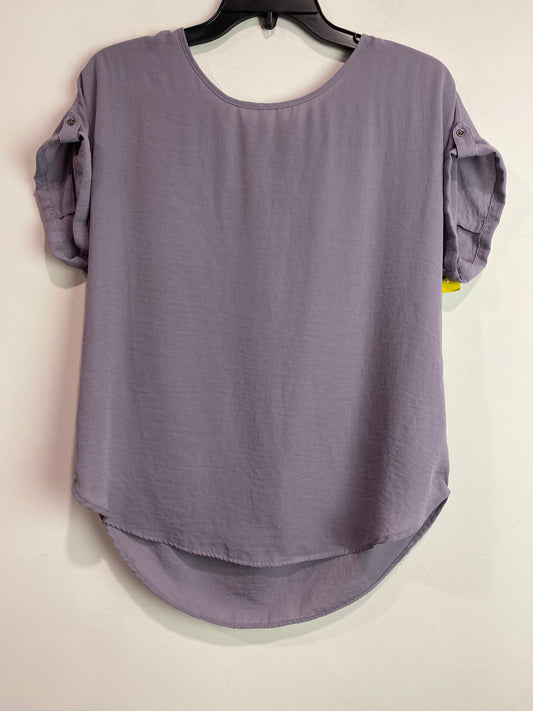 Top Short Sleeve By Maurices In Purple, Size: S