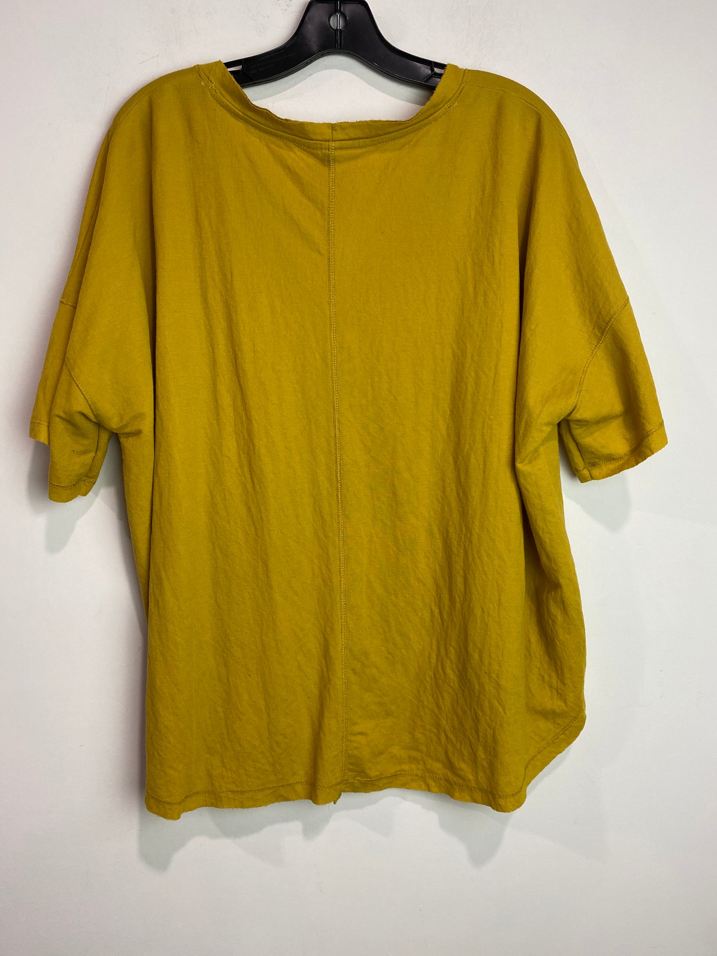 Top Short Sleeve By Wishlist In Yellow, Size: S