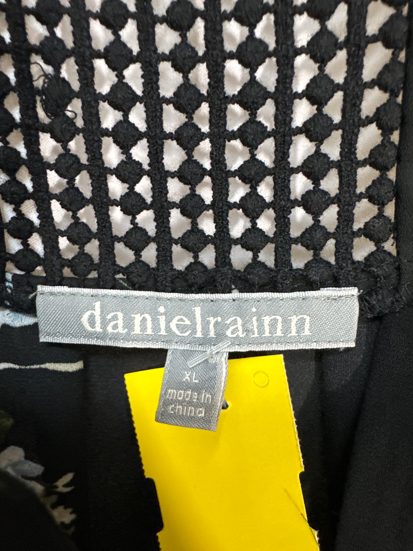 Top Sleeveless By Daniel Rainn In Black, Size: Xl