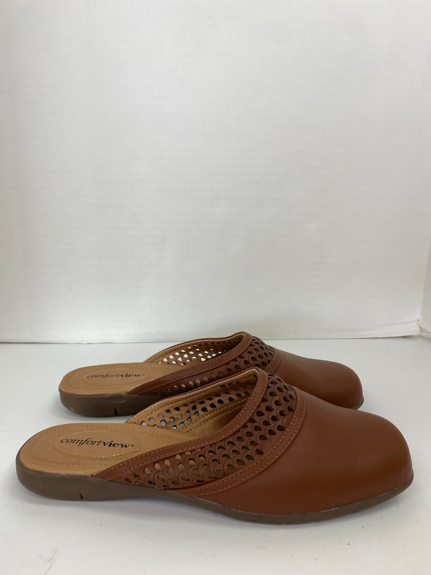 Shoes Flats By Comfortview In Brown, Size: 8